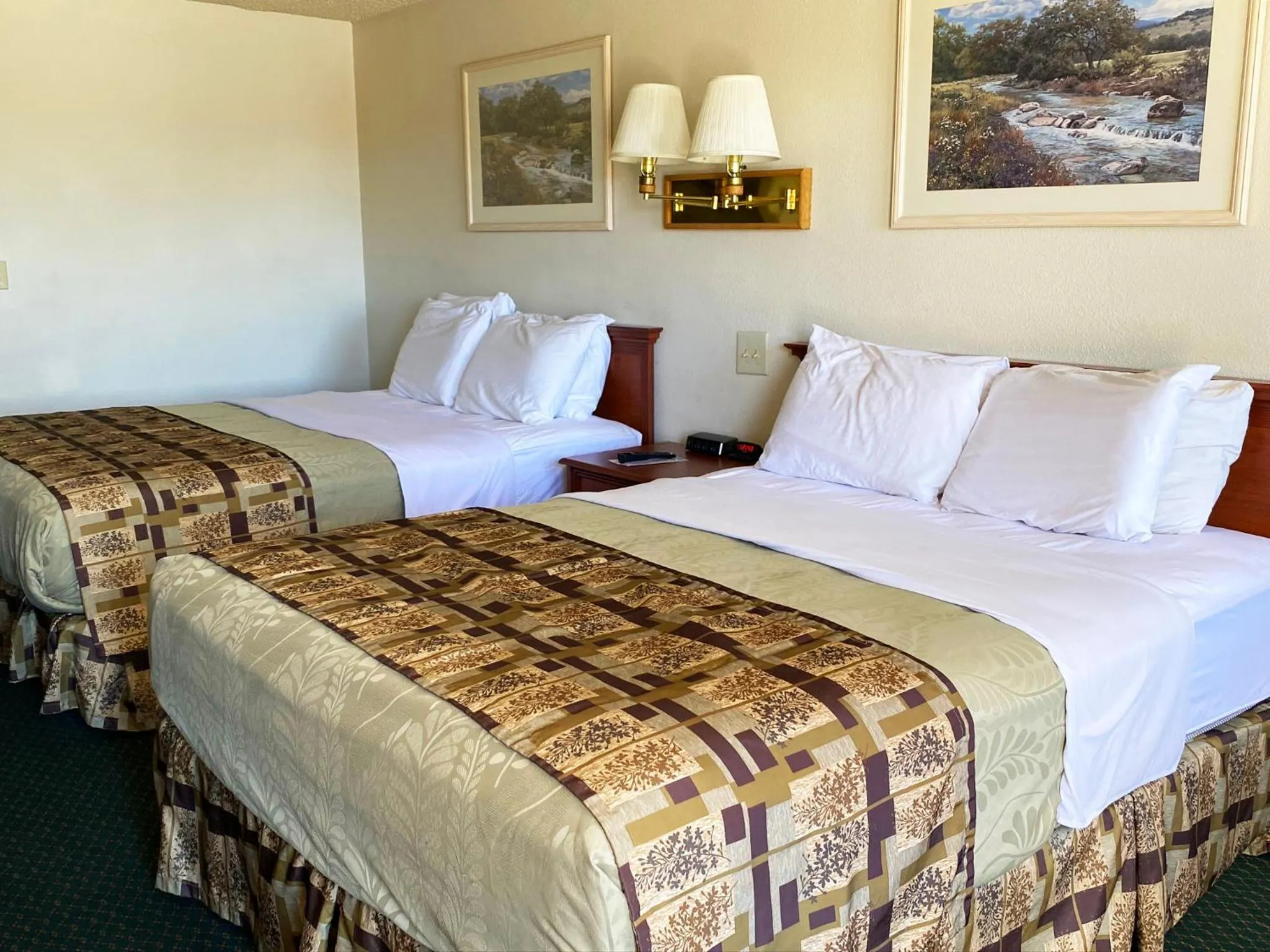 Bedroom, Bed in National 9 Inn Price