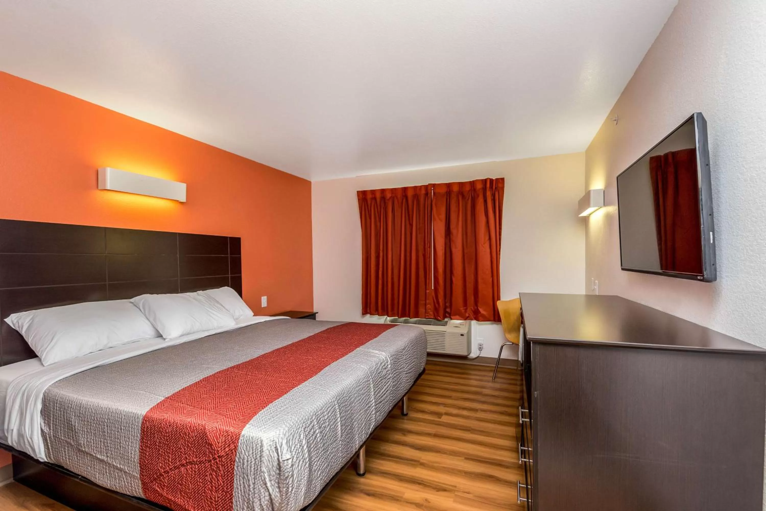 TV and multimedia, Bed in Motel 6 Peoria