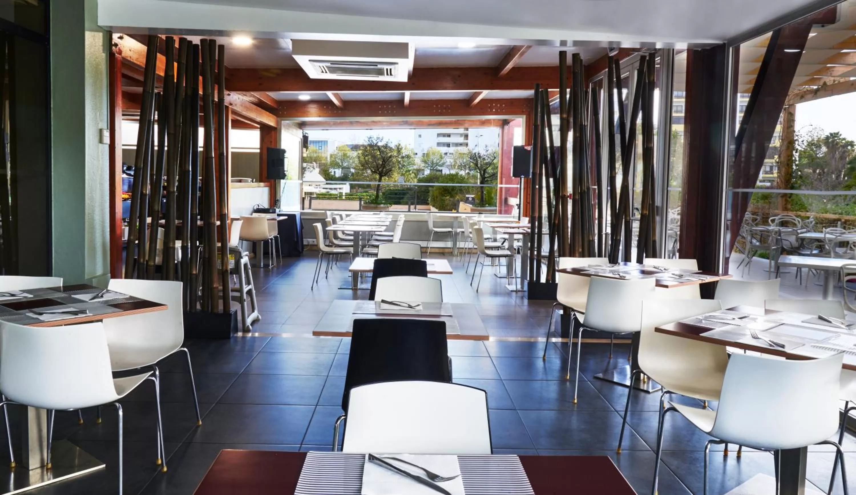 Restaurant/places to eat in RR Club Amarilis