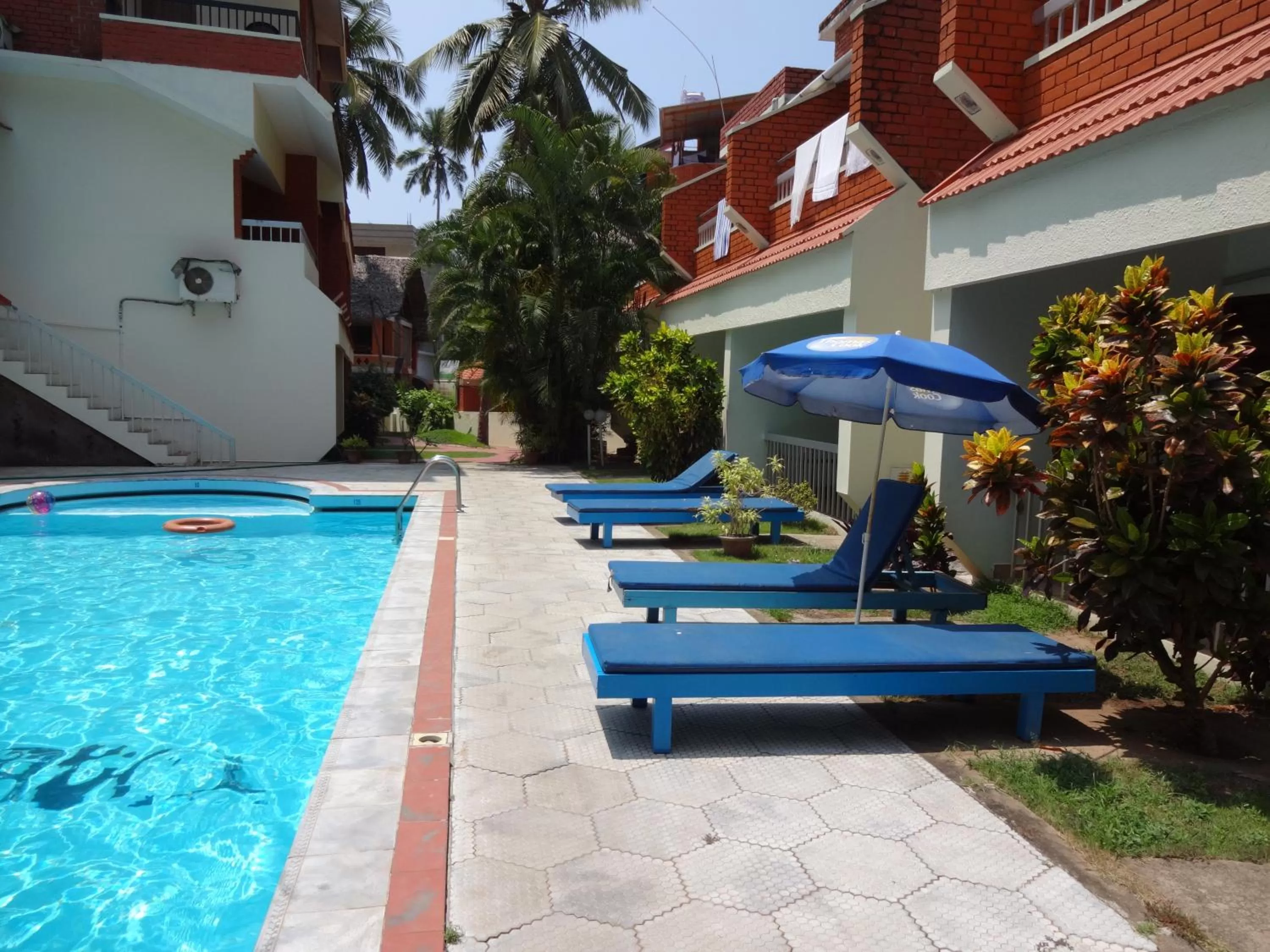 Swimming pool in Hotel Thushara