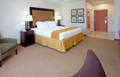 Photo of the whole room, Bed in Holiday Inn Express Texas City, an IHG Hotel