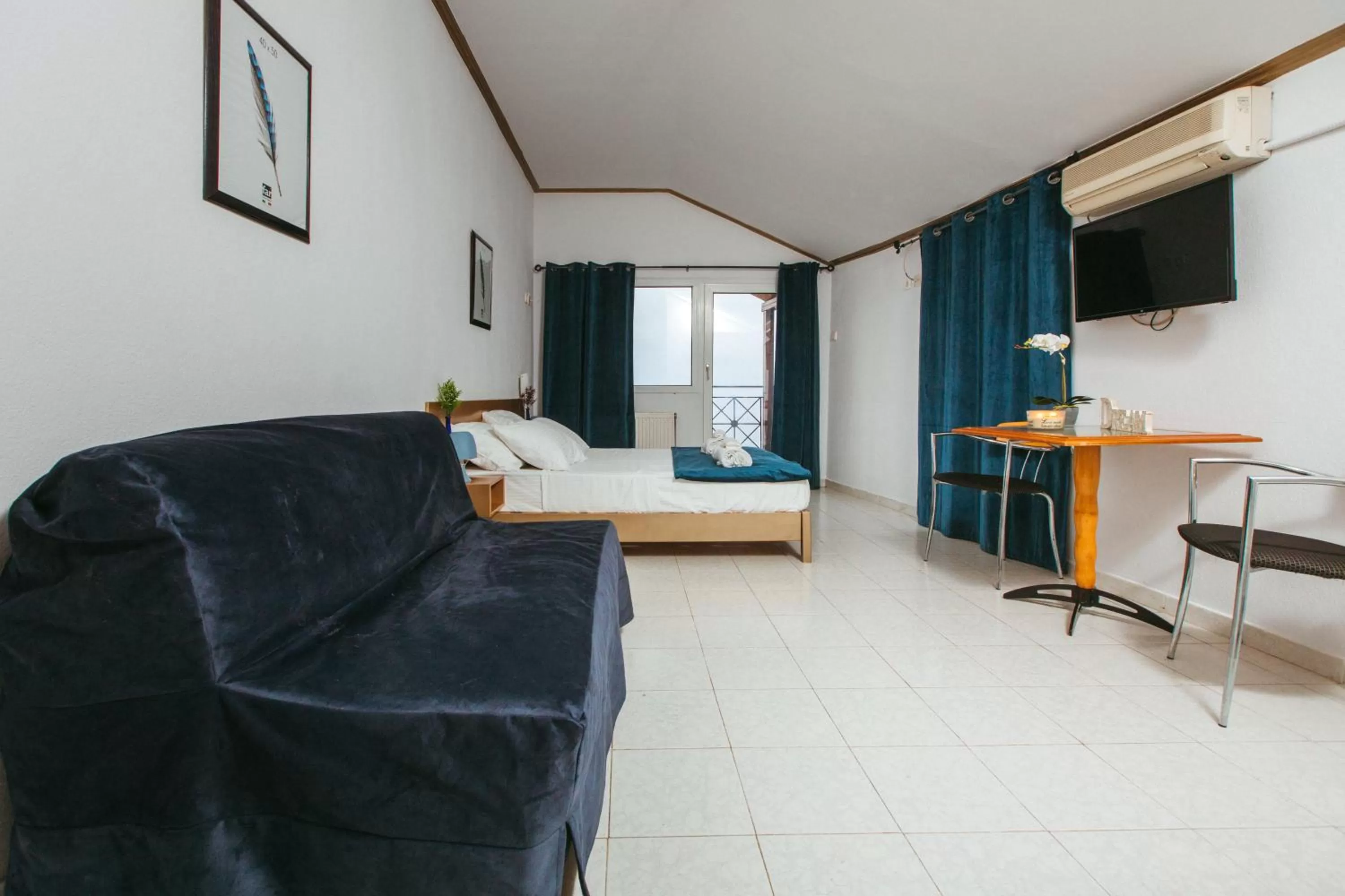 Bedroom in Hotel Christina - Happy Days