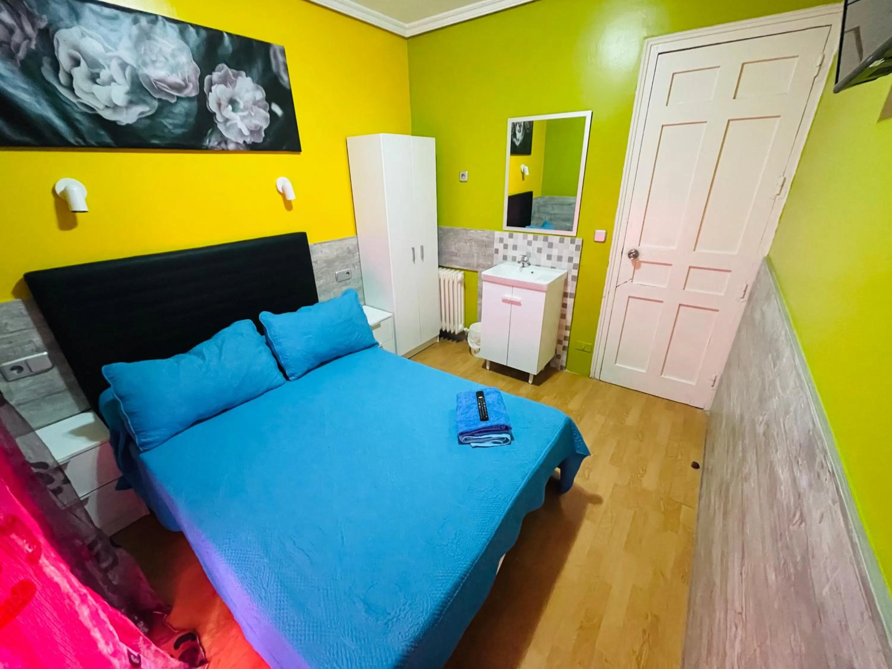 Bed in Hostal Numancia