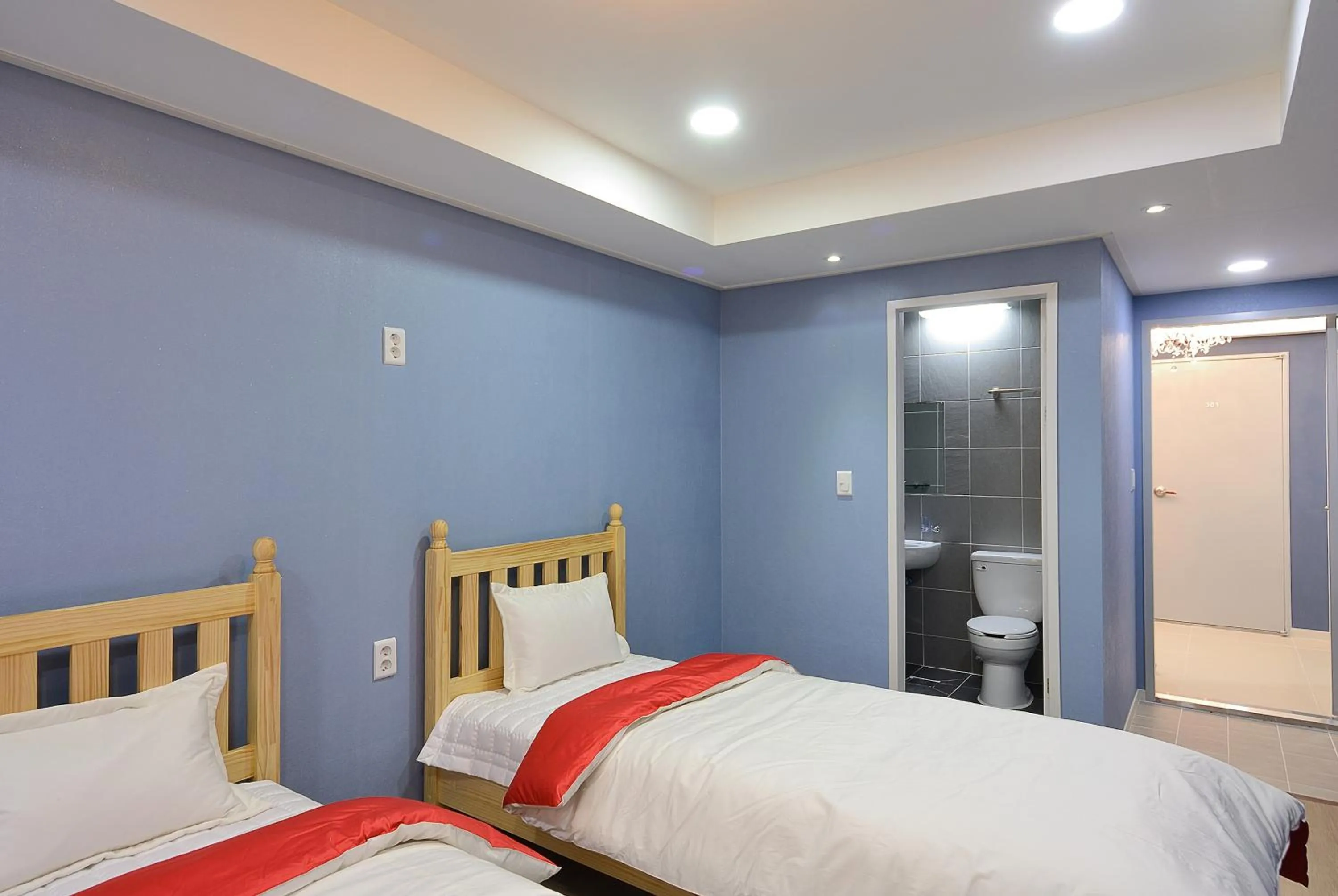 Photo of the whole room, Bed in Red Guesthouse