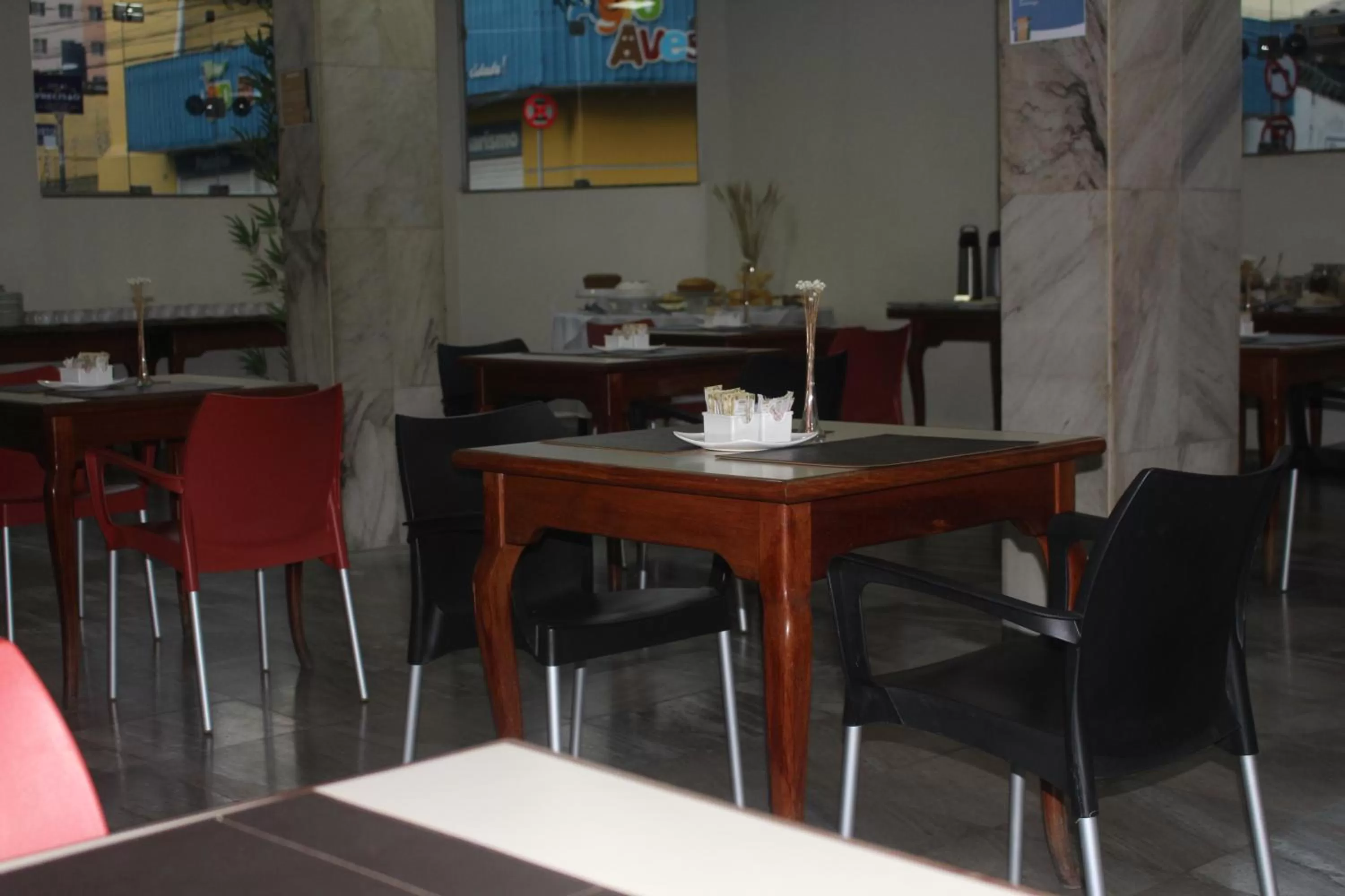 Restaurant/Places to Eat in Hotel Oscar Blue Montes Claros
