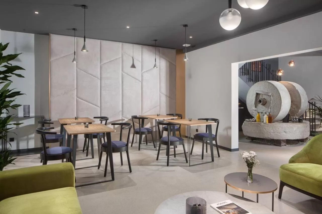 Breakfast, Restaurant/Places to Eat in Terra Residence