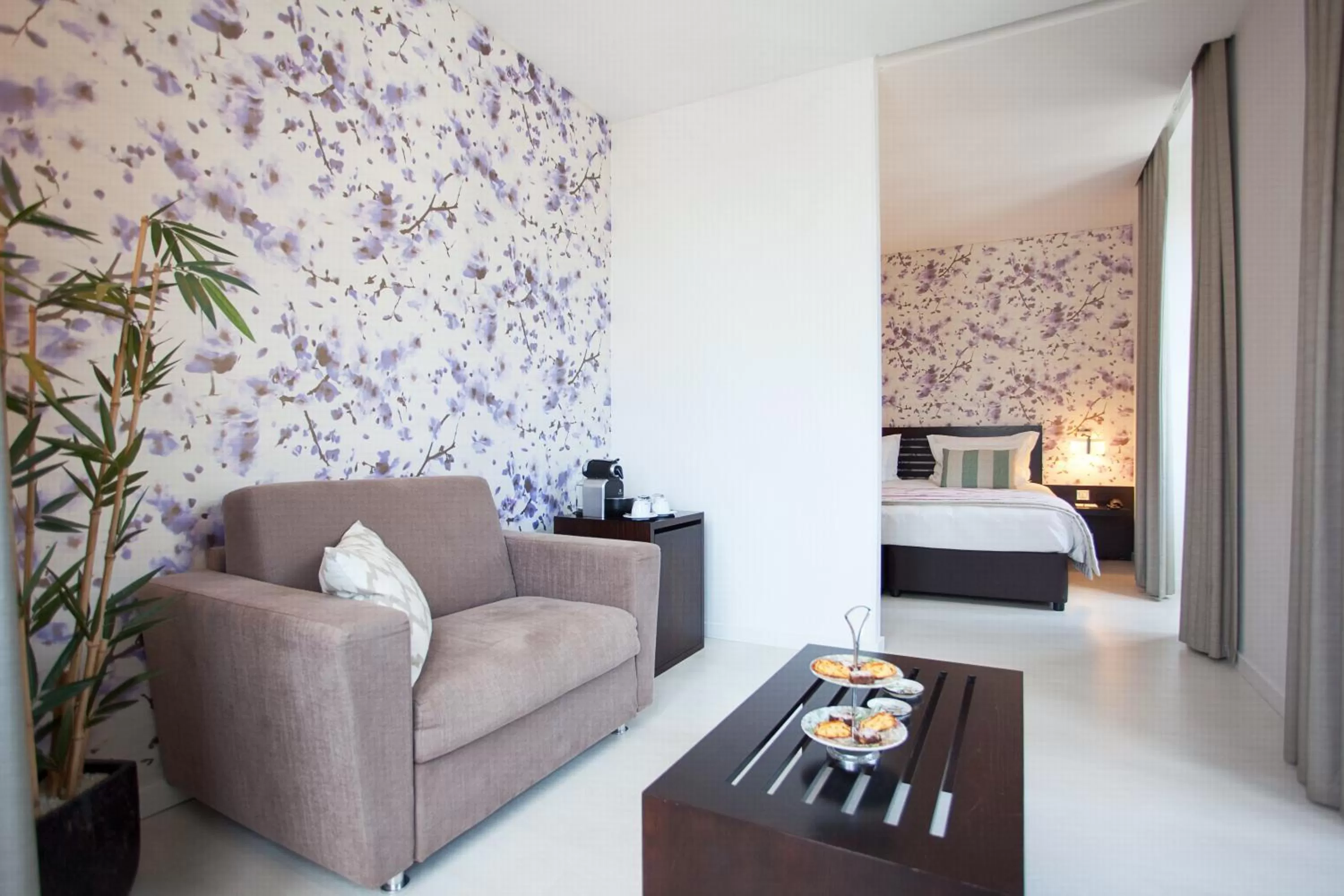 Seating area, Bed in Internacional Design Hotel