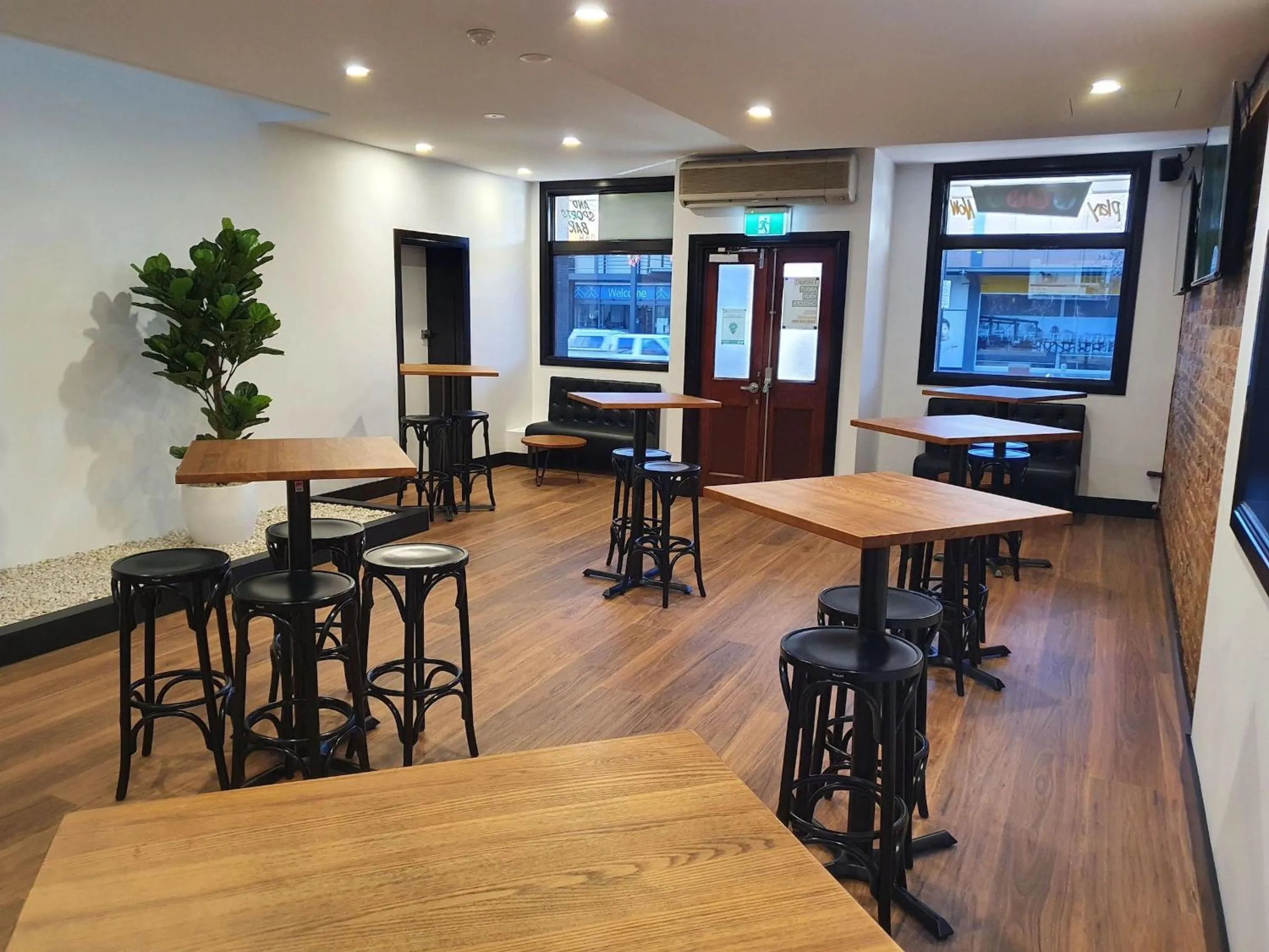 Lounge or bar in Empire Hotel Goulburn