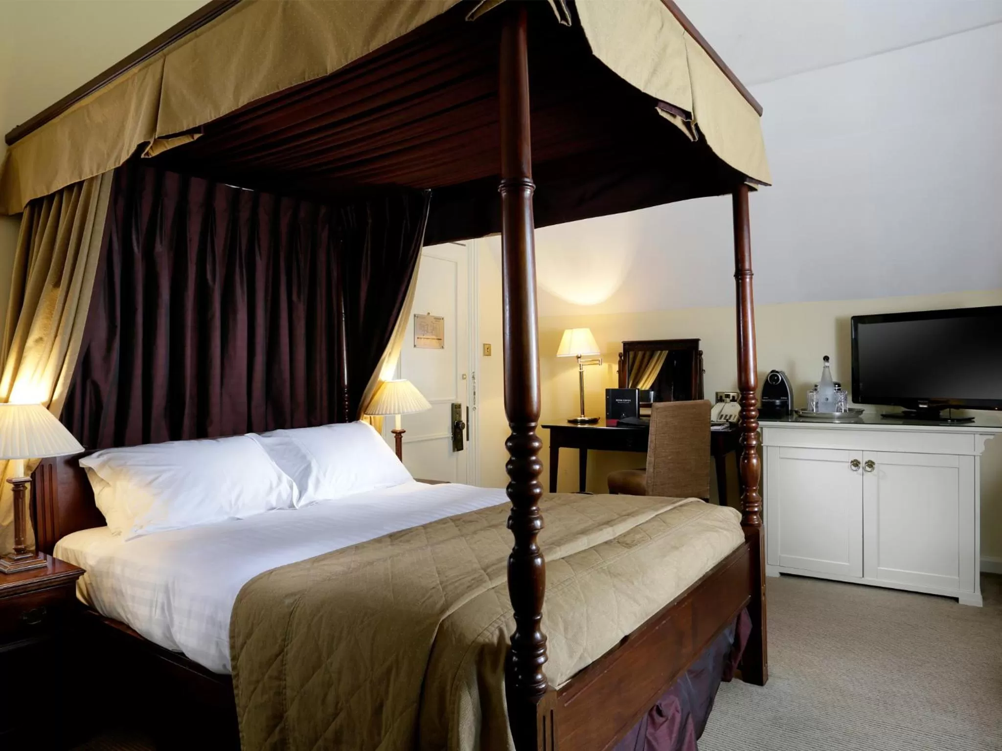 Bed in Macdonald Alveston Manor Hotel & Spa