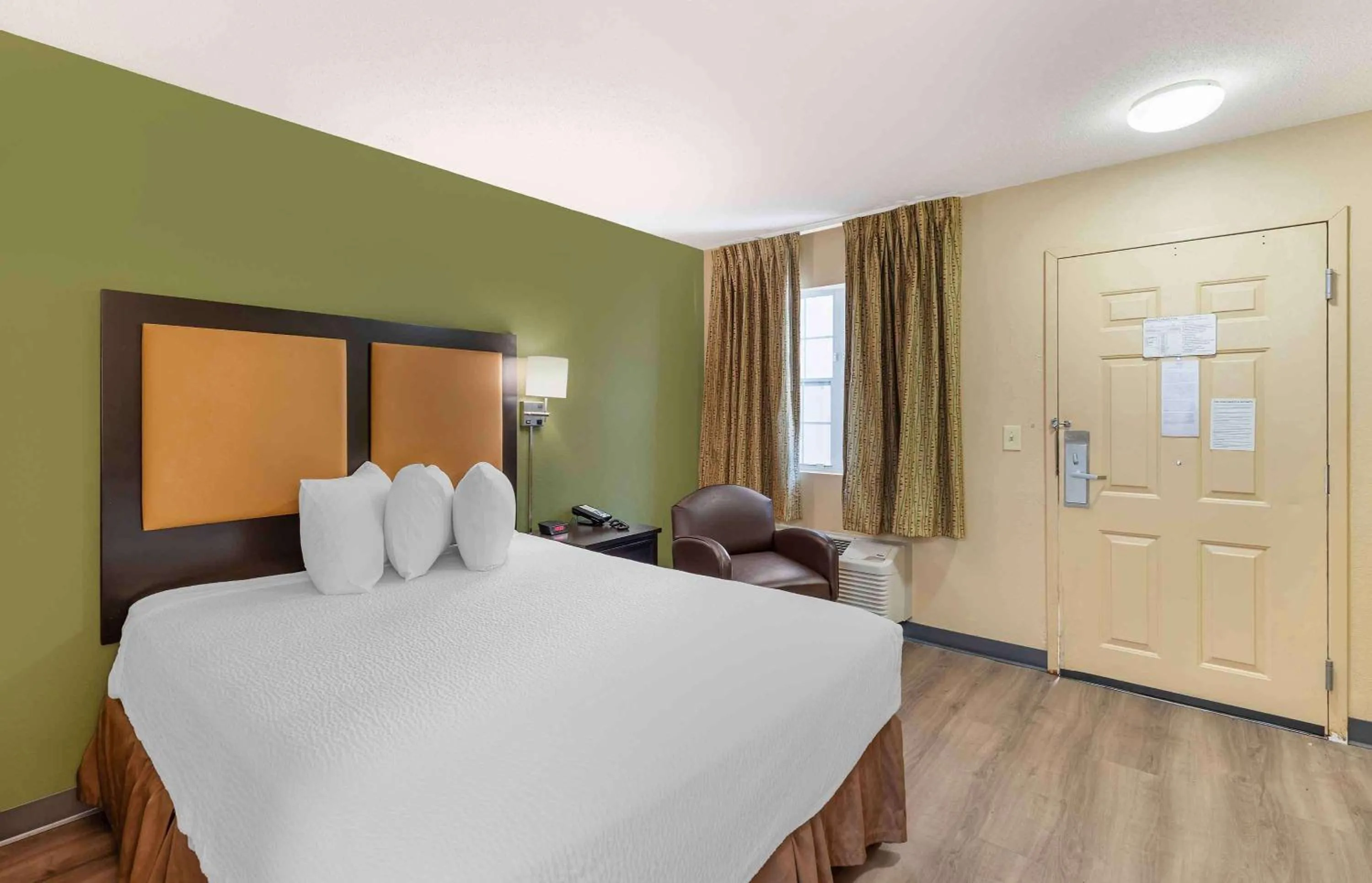 Queen Studio with One Queen Bed - Disability Access/Non-Smoking in Extended Stay America Suites - St Louis - Westport - East Lackland Rd