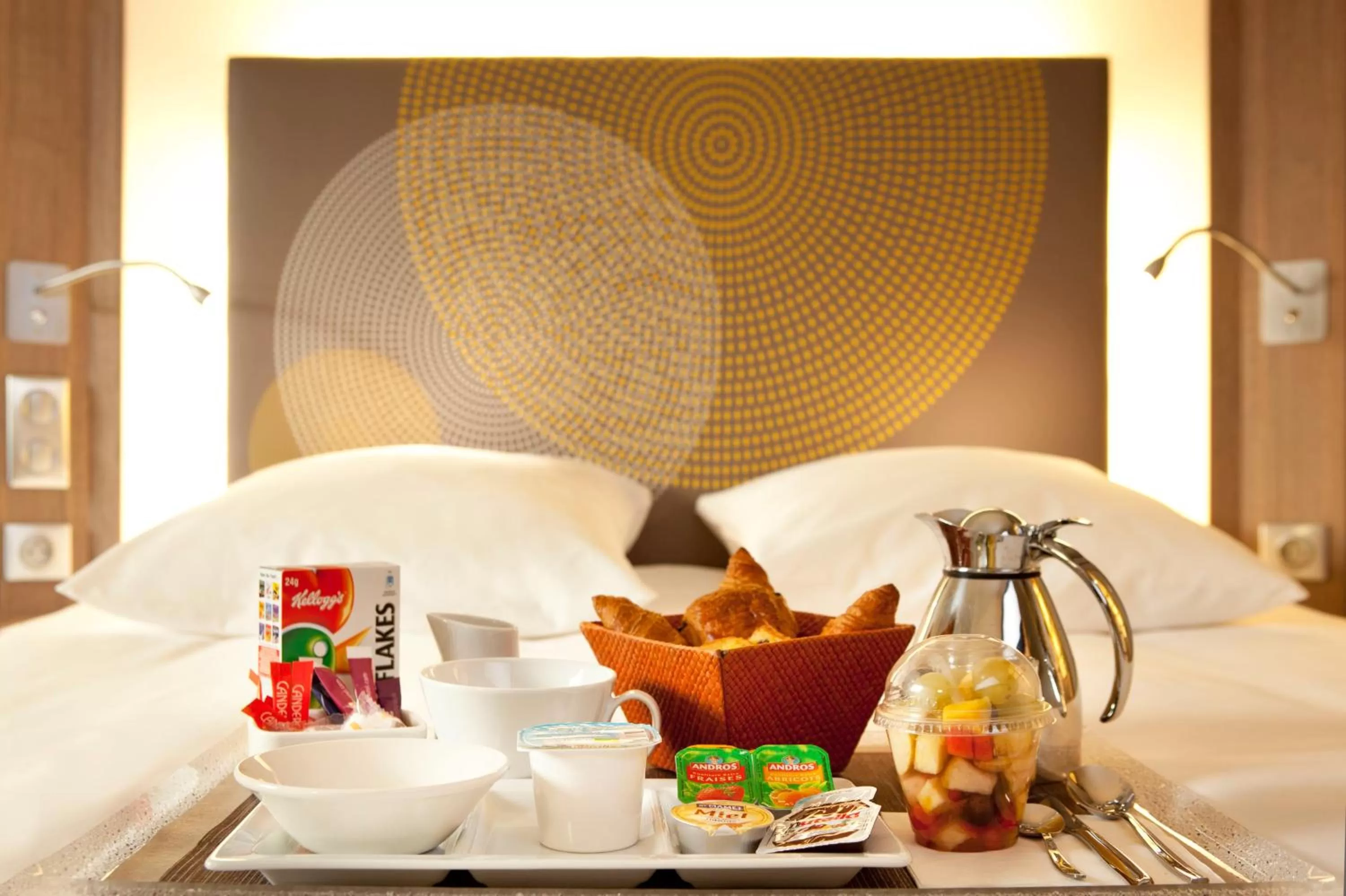 Breakfast, Bed in Novotel Senart Golf De Greenparc