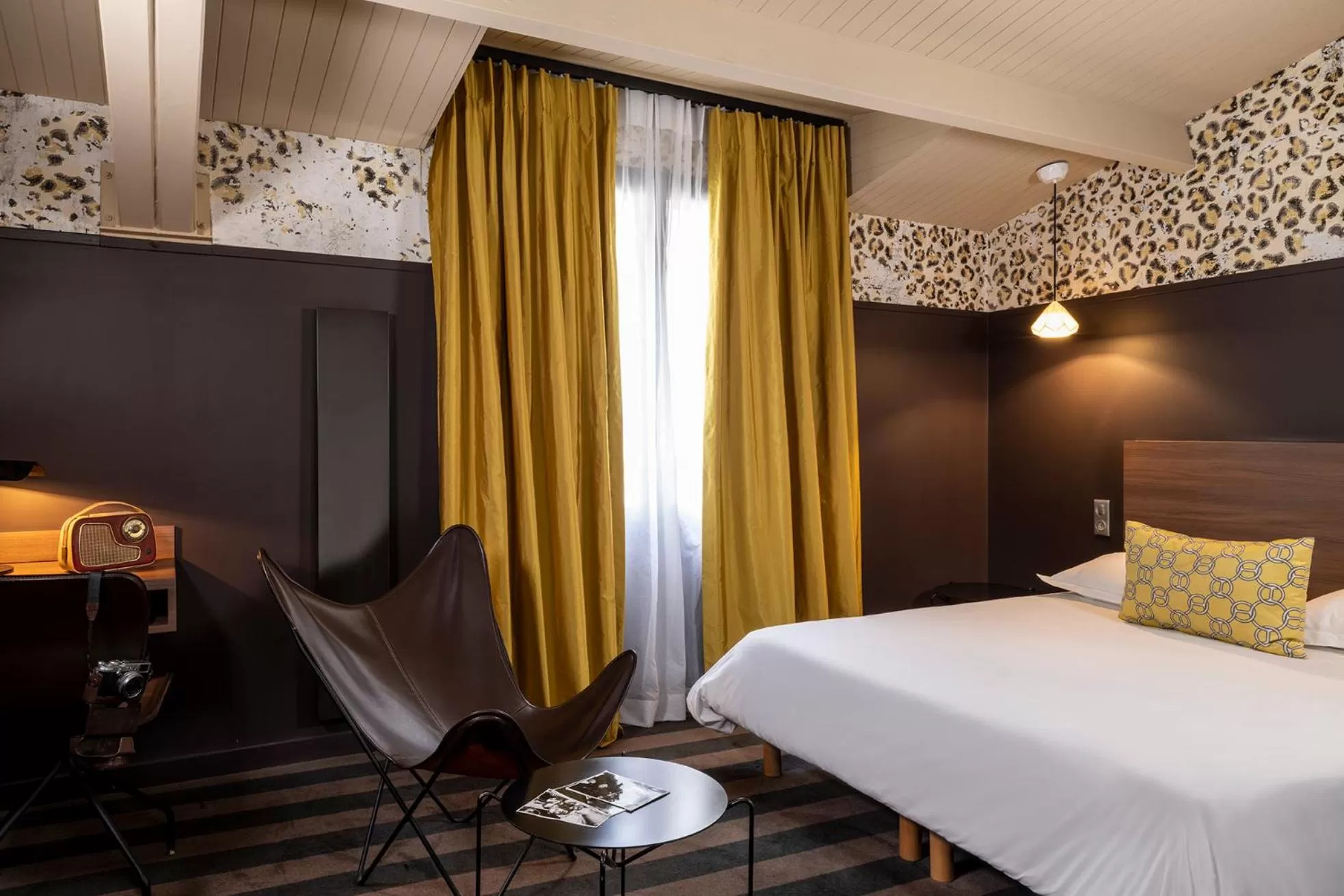 Photo of the whole room, Bed in LHotel - face au château - boutique hôtel et séminaires