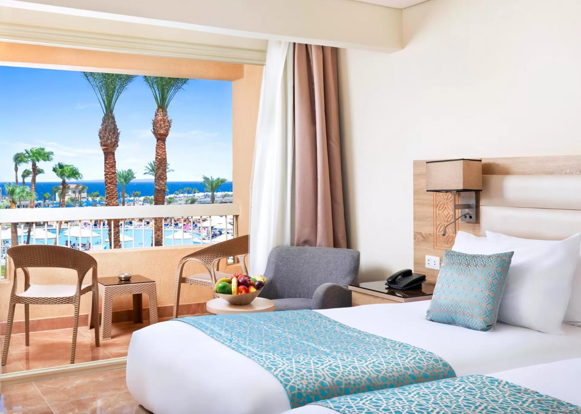 Bedroom, Bed in Beach Albatros Aqua Park - Hurghada