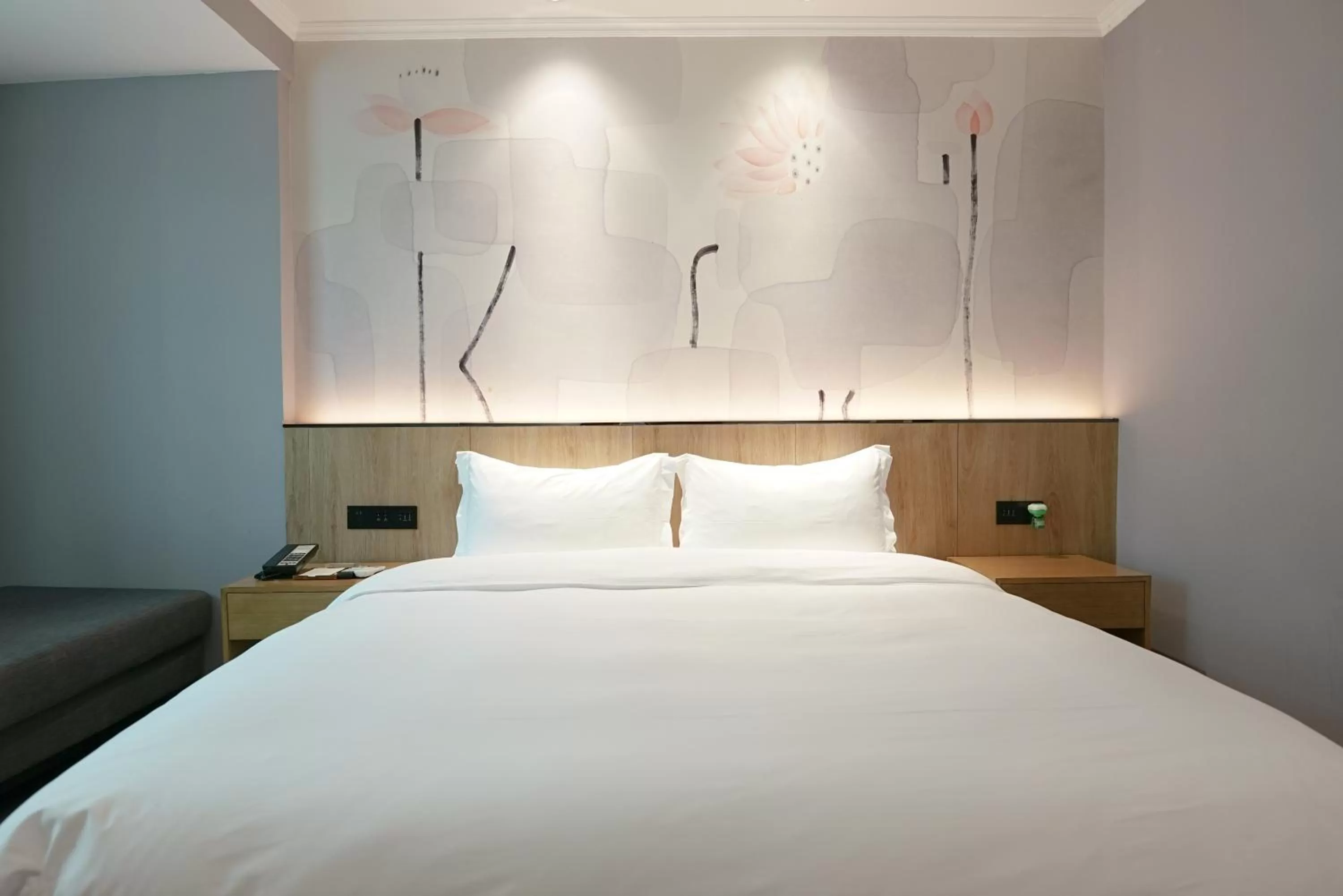 Standard Queen Room in Paco Hotel Datang Metro Guangzhou-Free Shuttle Bus For Canton Fair