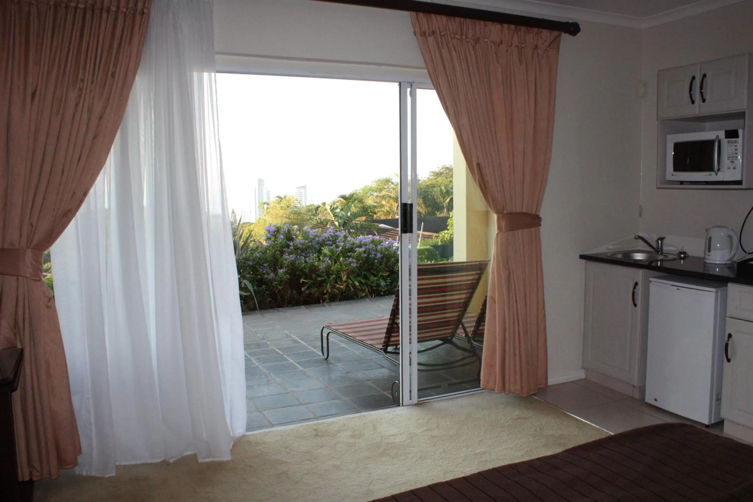 View (from property/room), Kitchen/Kitchenette in Addis Bed and Breakfast