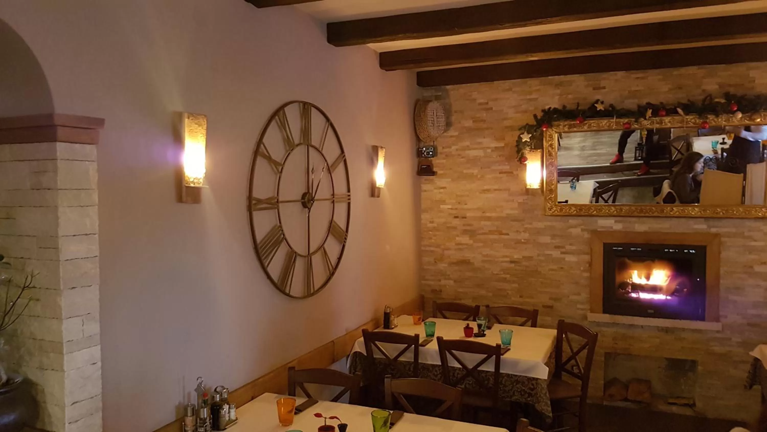 Restaurant/places to eat in Boutique Rooms Luna