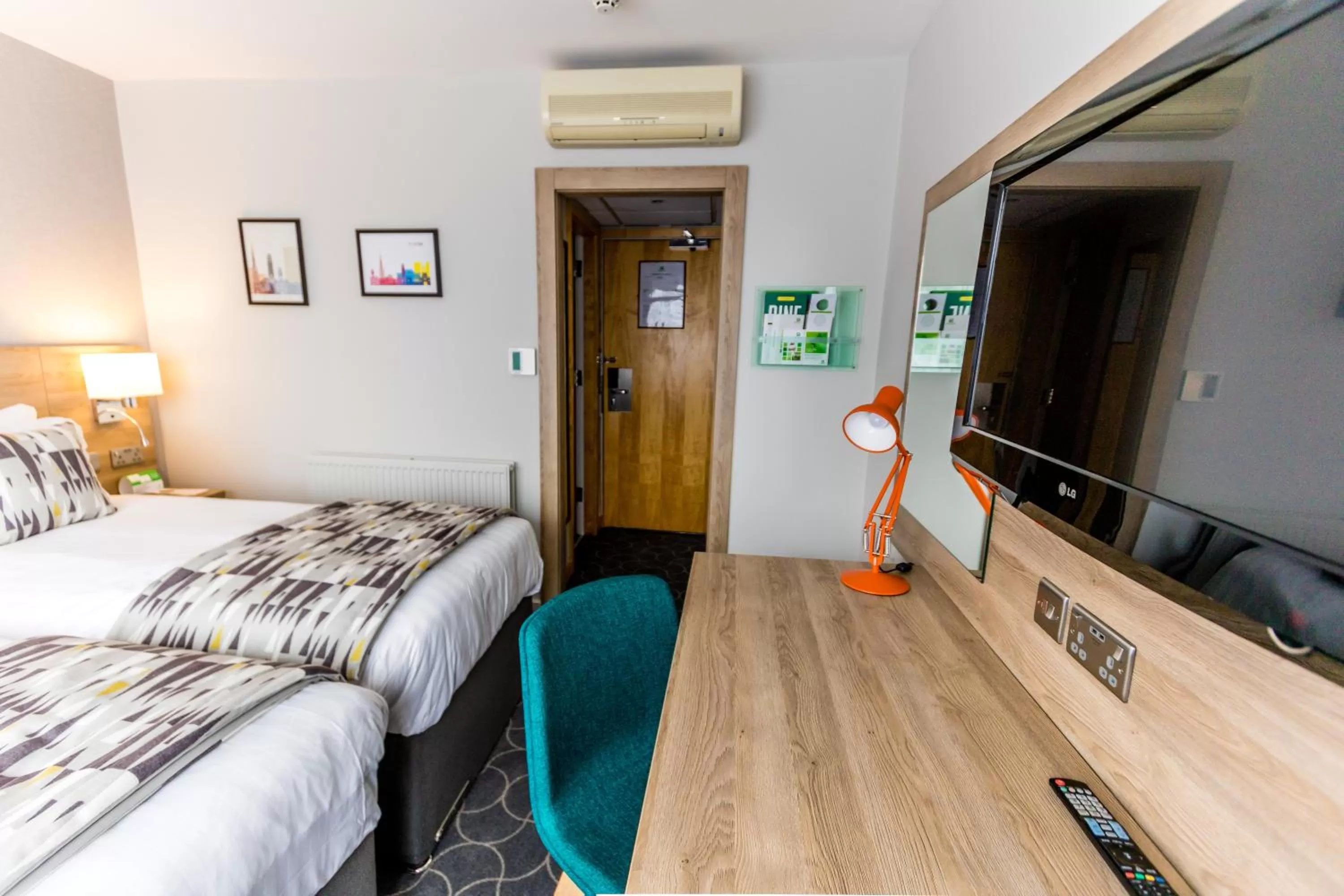 Photo of the whole room, Bed in Holiday Inn Preston by IHG