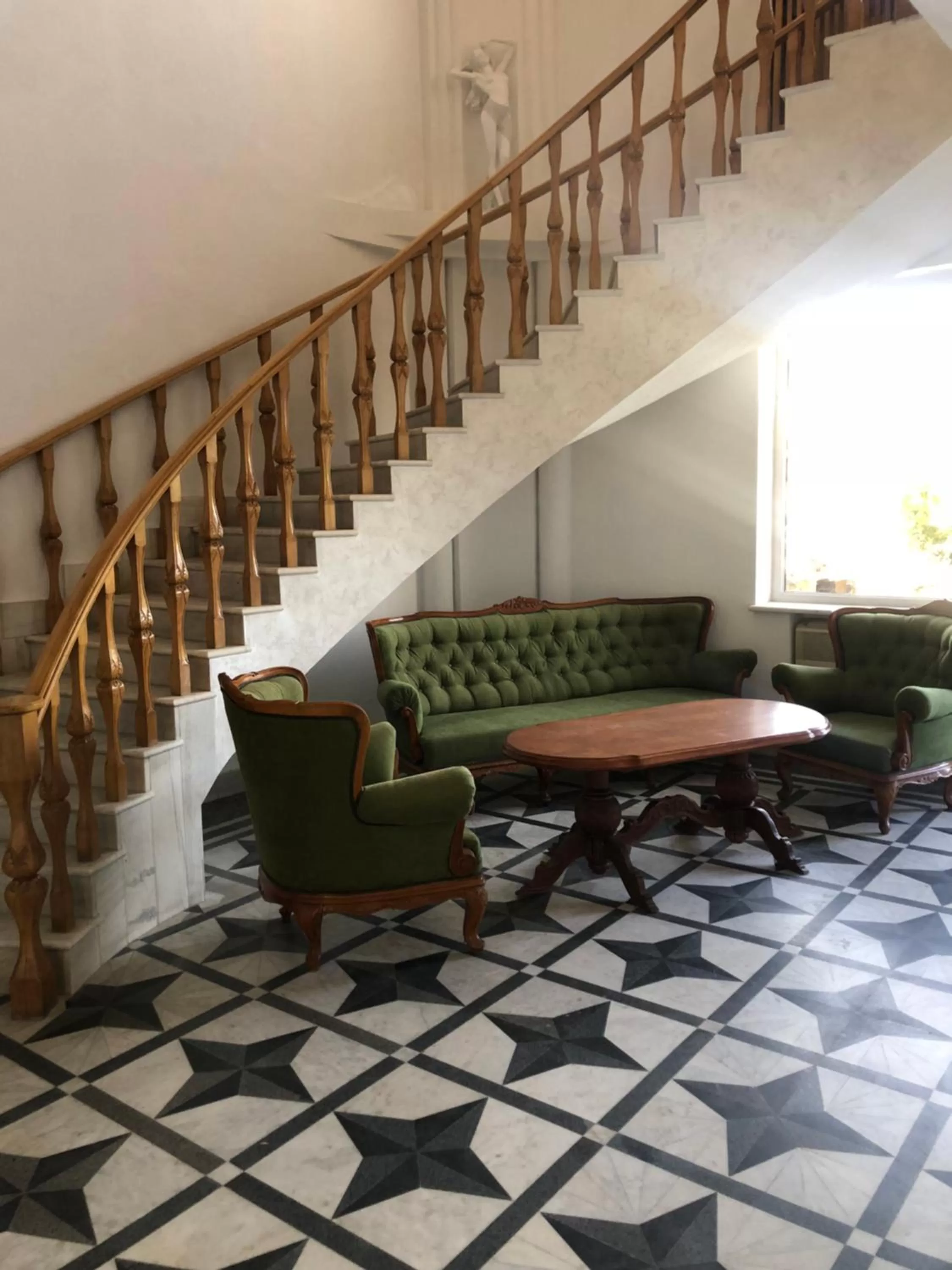 Seating Area in Elross Hotel