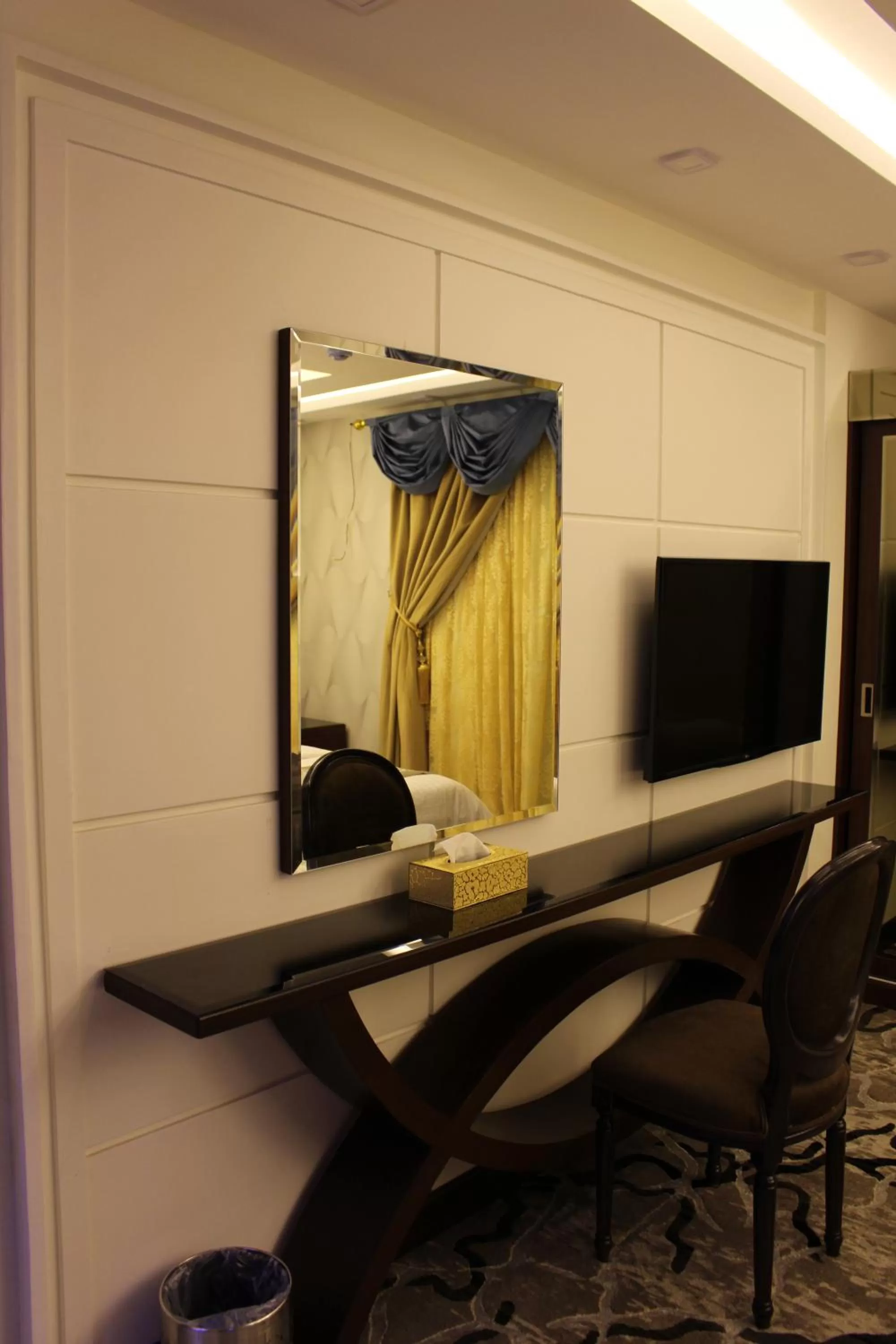 TV/Entertainment Center in Sama Hotel