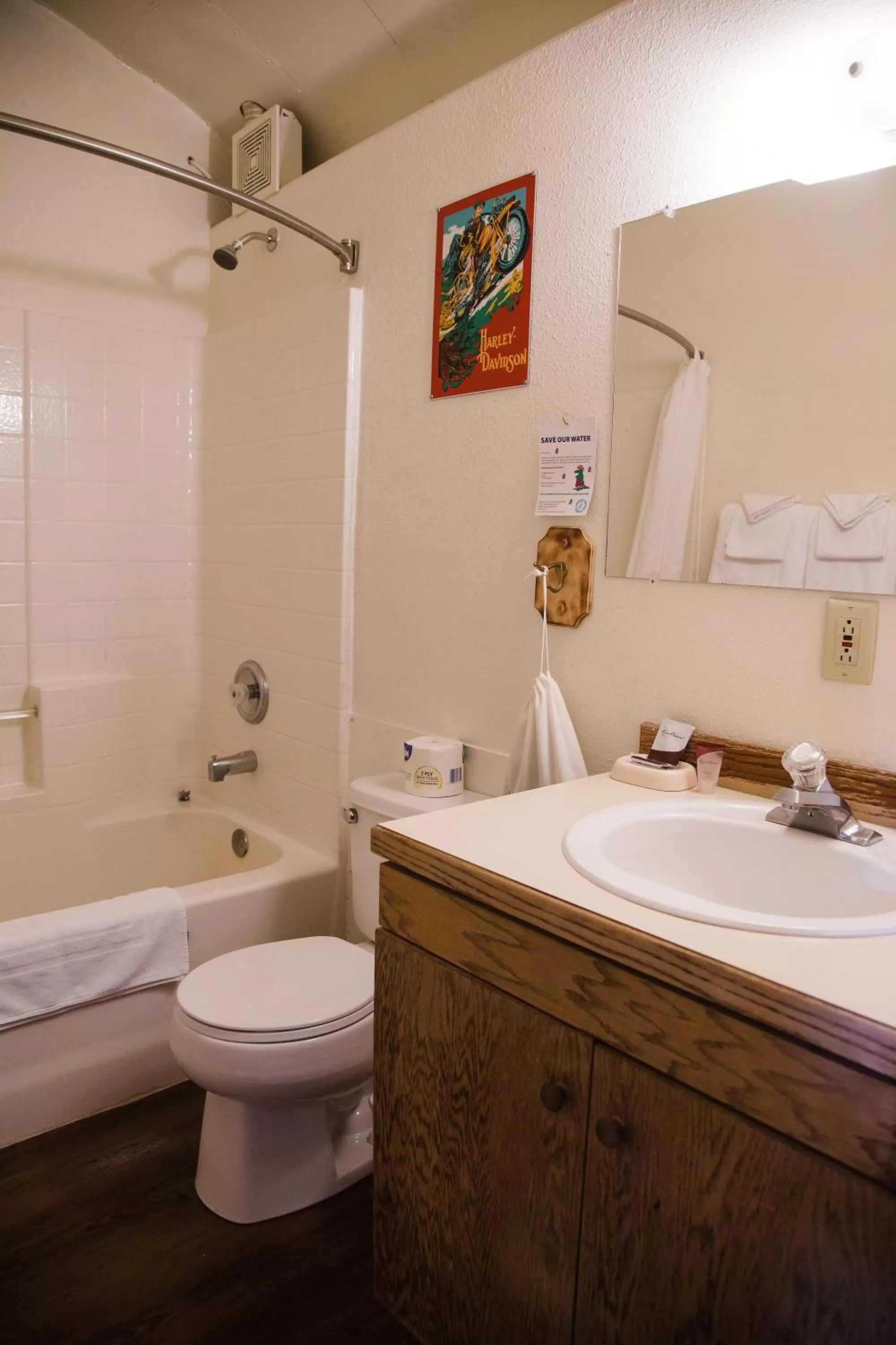 Bathroom in The Canyon Motel & RV Park
