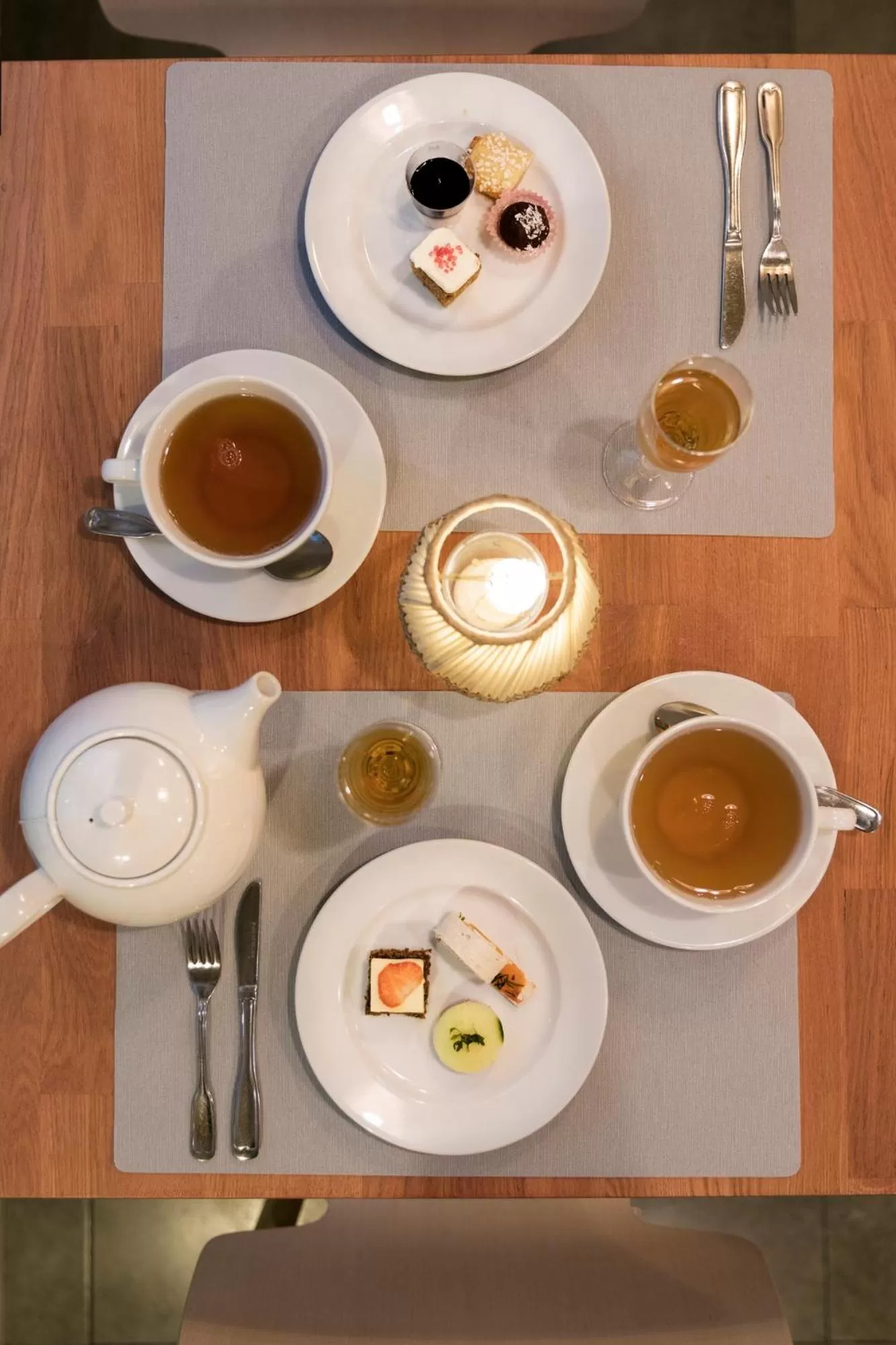 Meals in Lady Hamilton Apartments