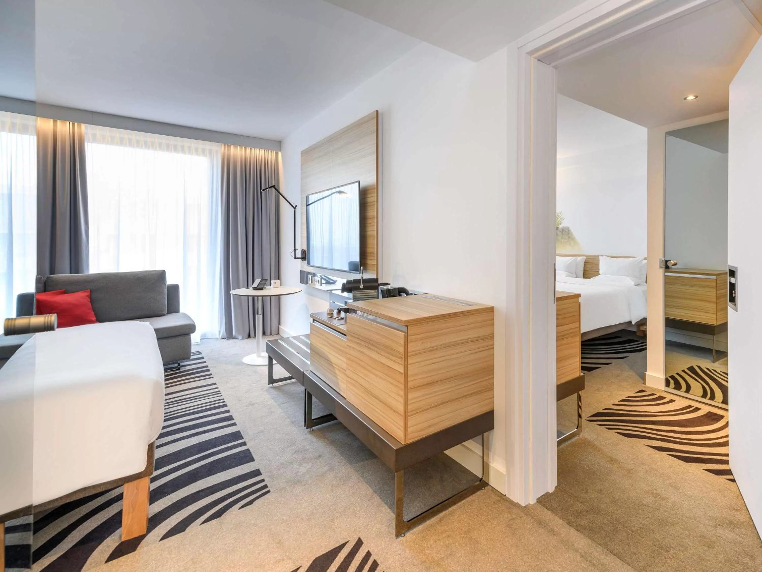 Photo of the whole room, Bed in Novotel Wien Hauptbahnhof