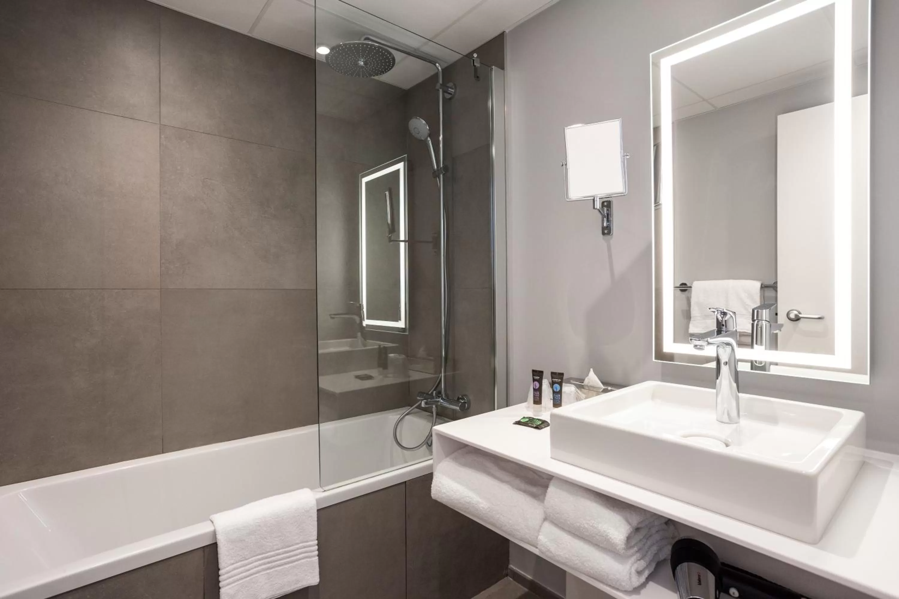 Bathroom in Novotel Annecy Centre