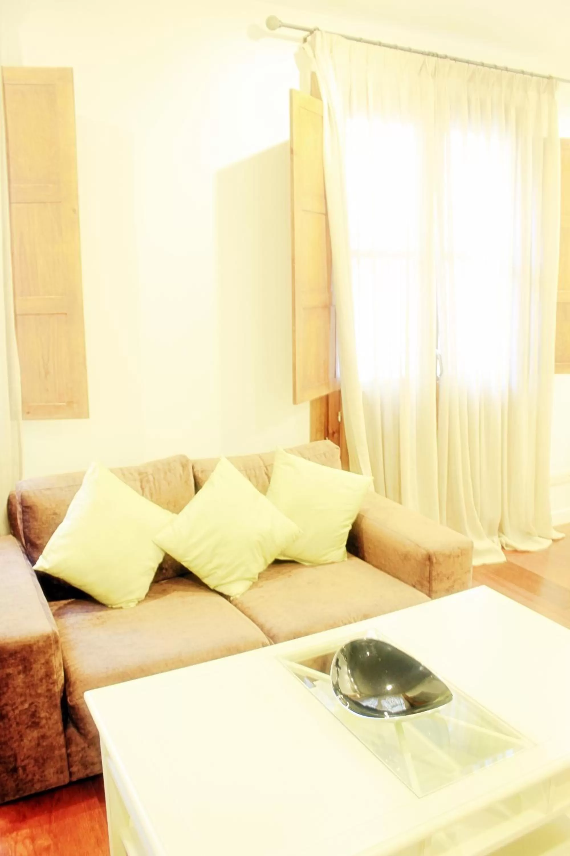 Living room, Bed in Smartmonki Sinagoga Entre la Catedral y Zocodover