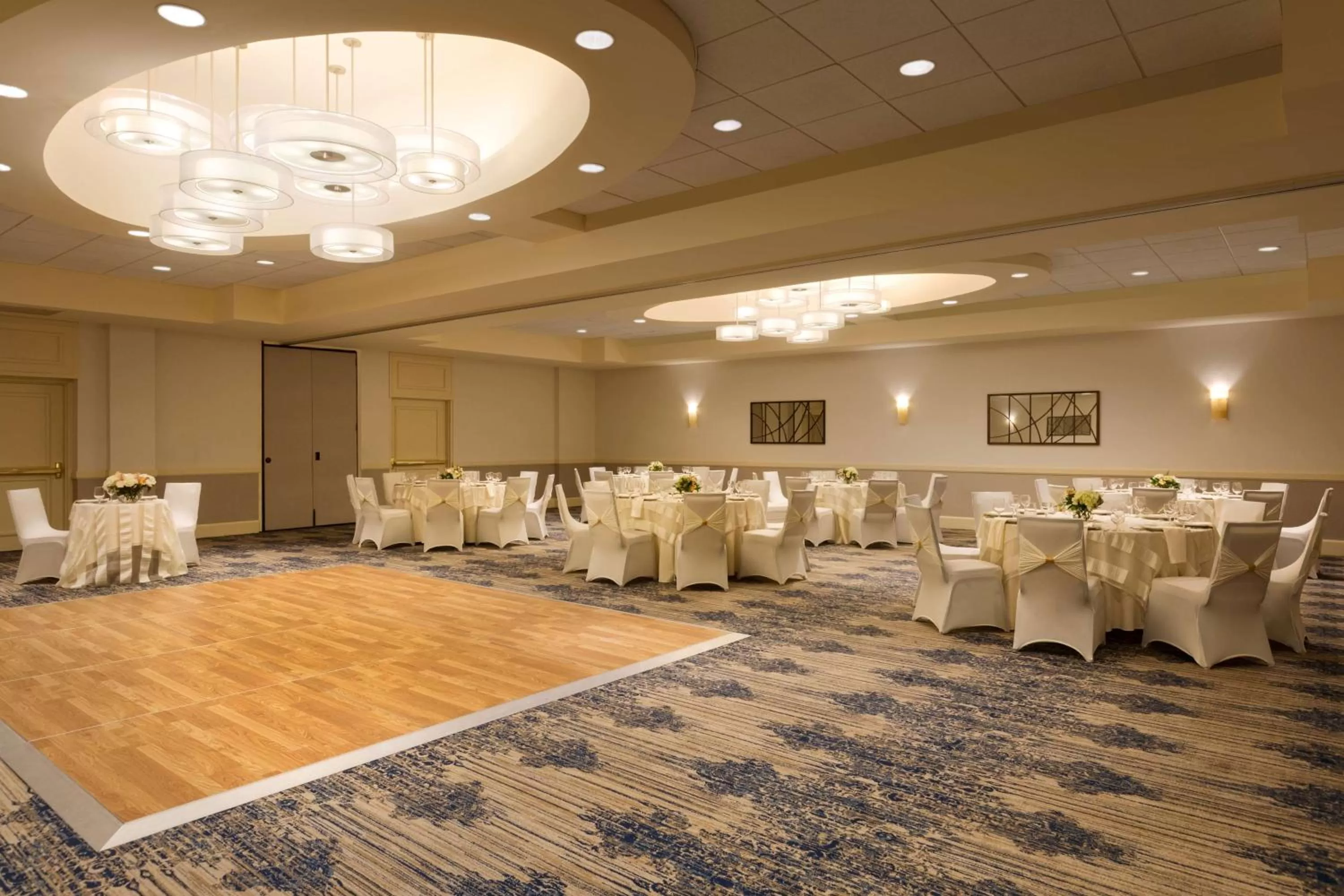 Lobby or reception in Embassy Suites by Hilton Boston Waltham