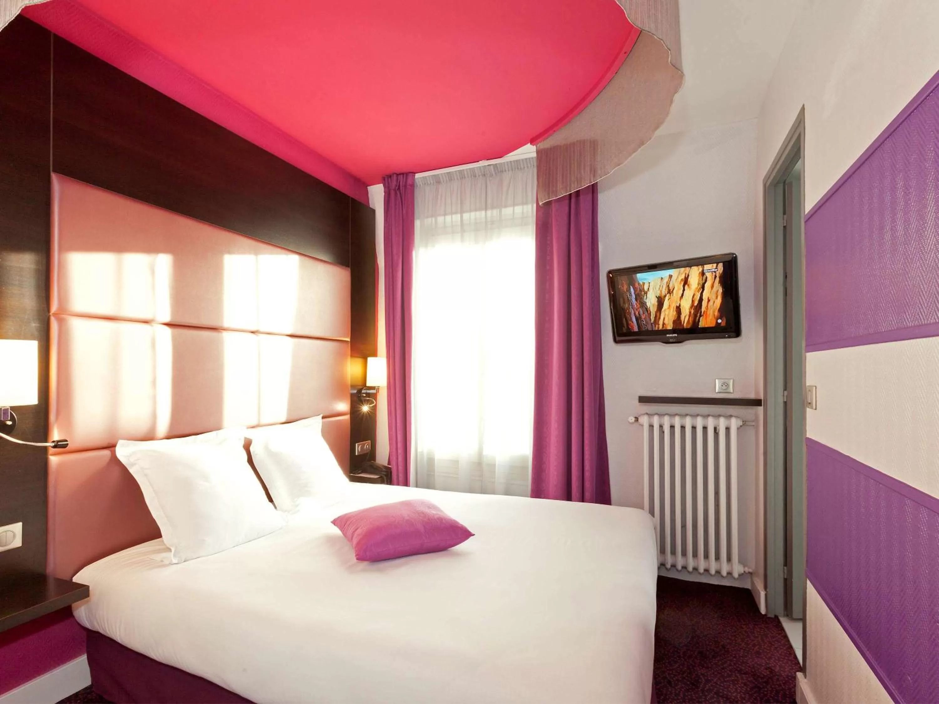 Photo of the whole room, Bed in Ibis Styles Paris Pigalle Montmartre