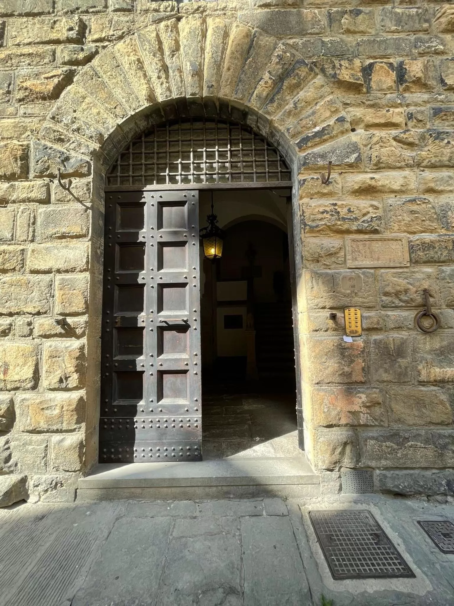 Facade/entrance in Palazzo Salviati by Varental
