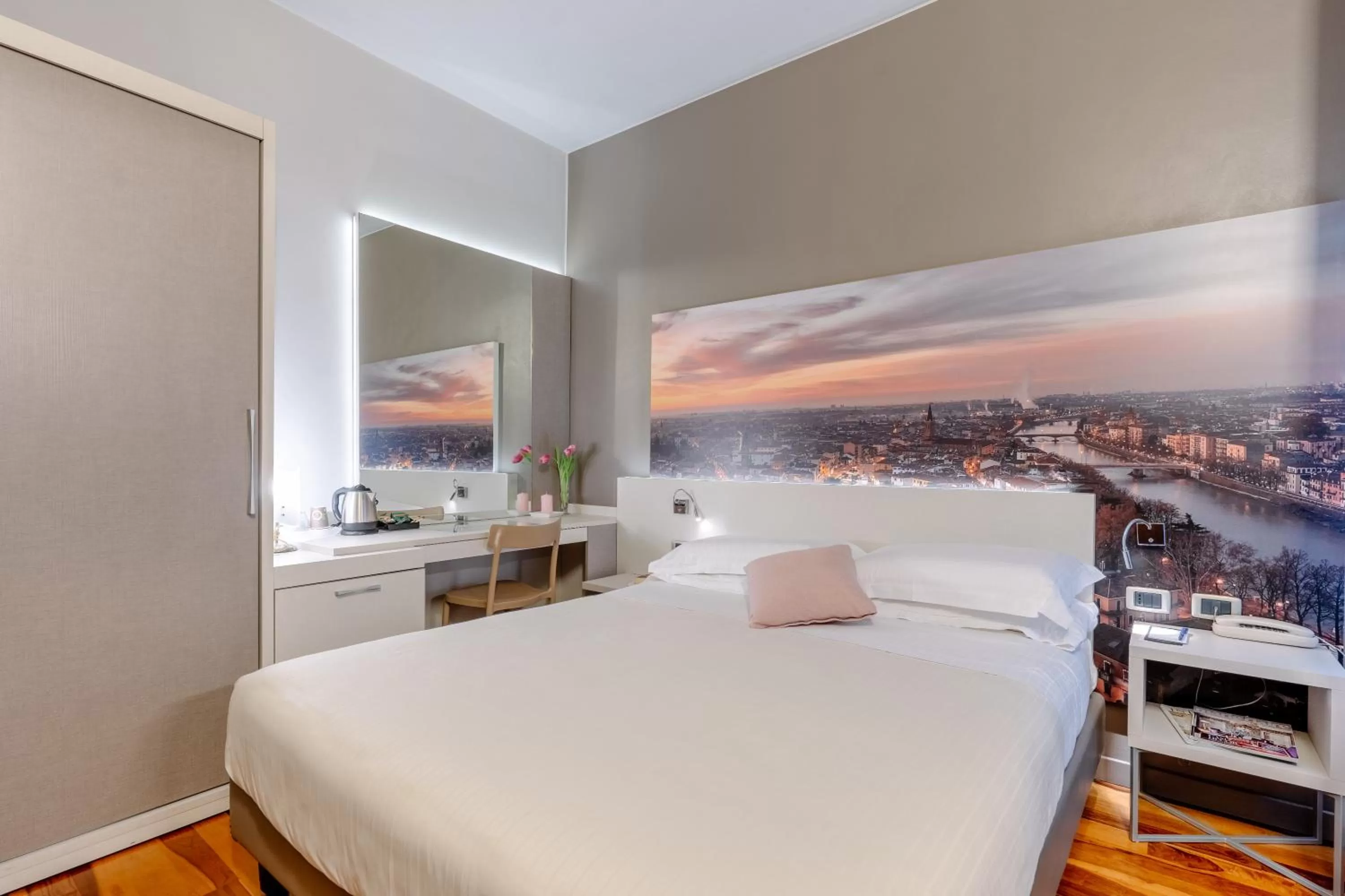 Photo of the whole room, Bed in Hotel Giulietta e Romeo ***S