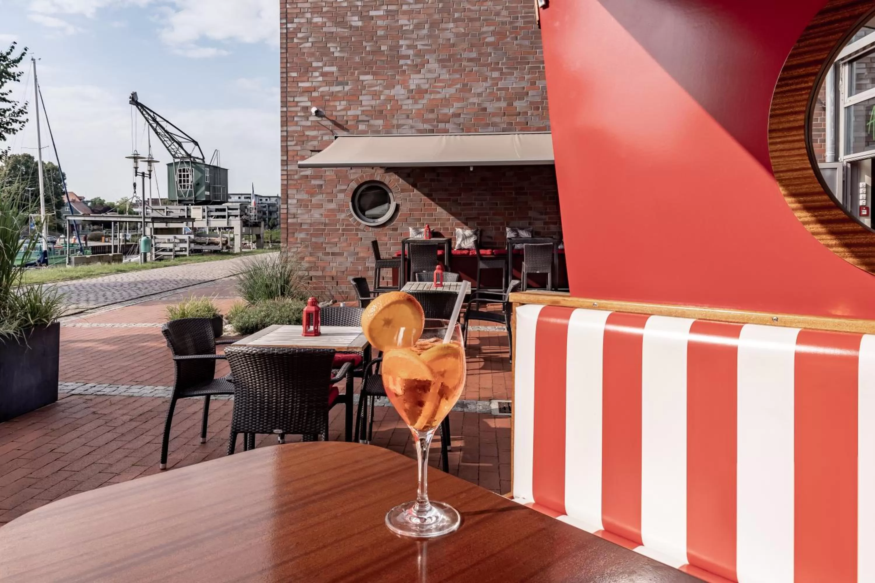 Lounge or bar in Hotel Stadthafen Stade