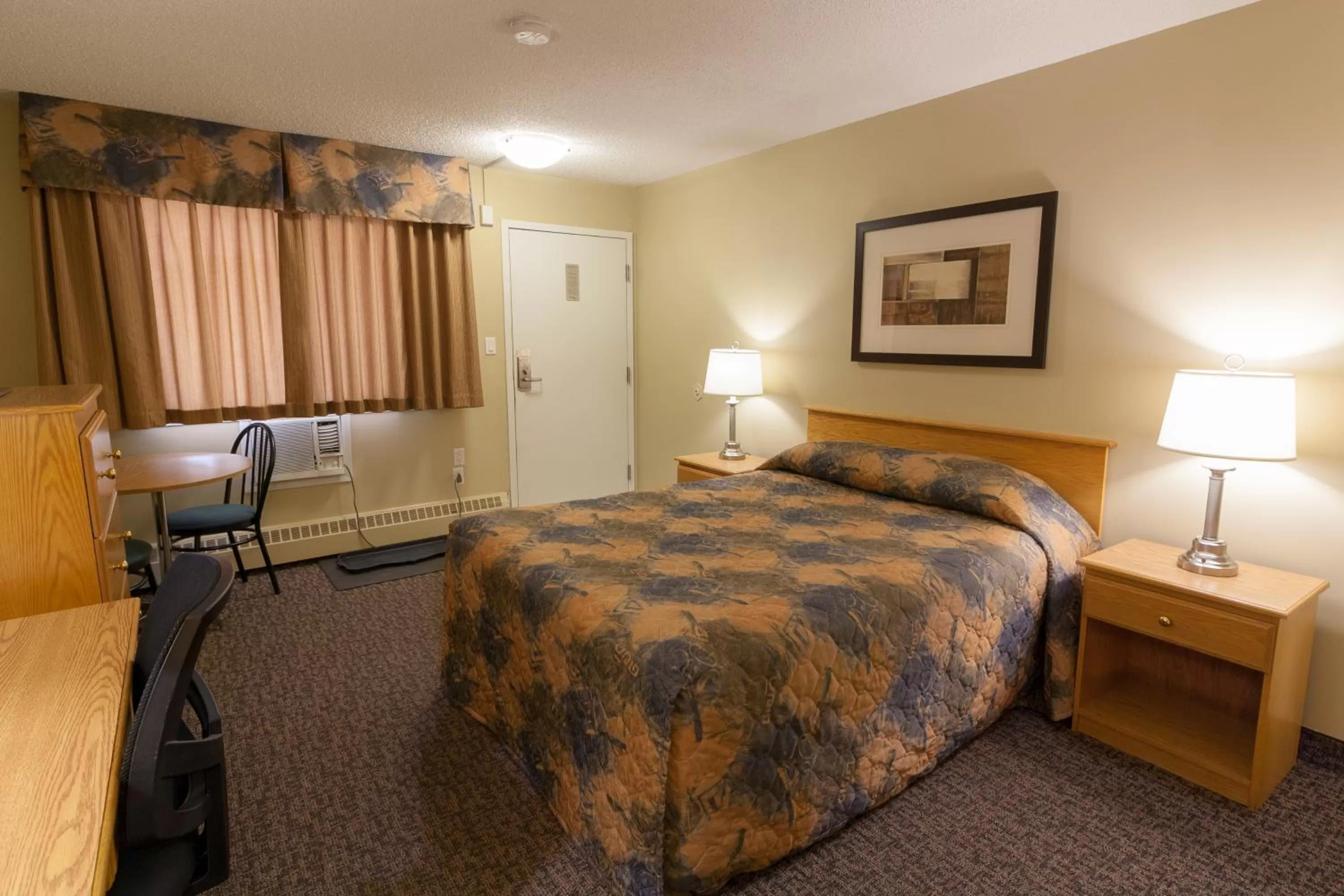 Bedroom, Bed in BCMInns - Fort McMurray - Rusty's