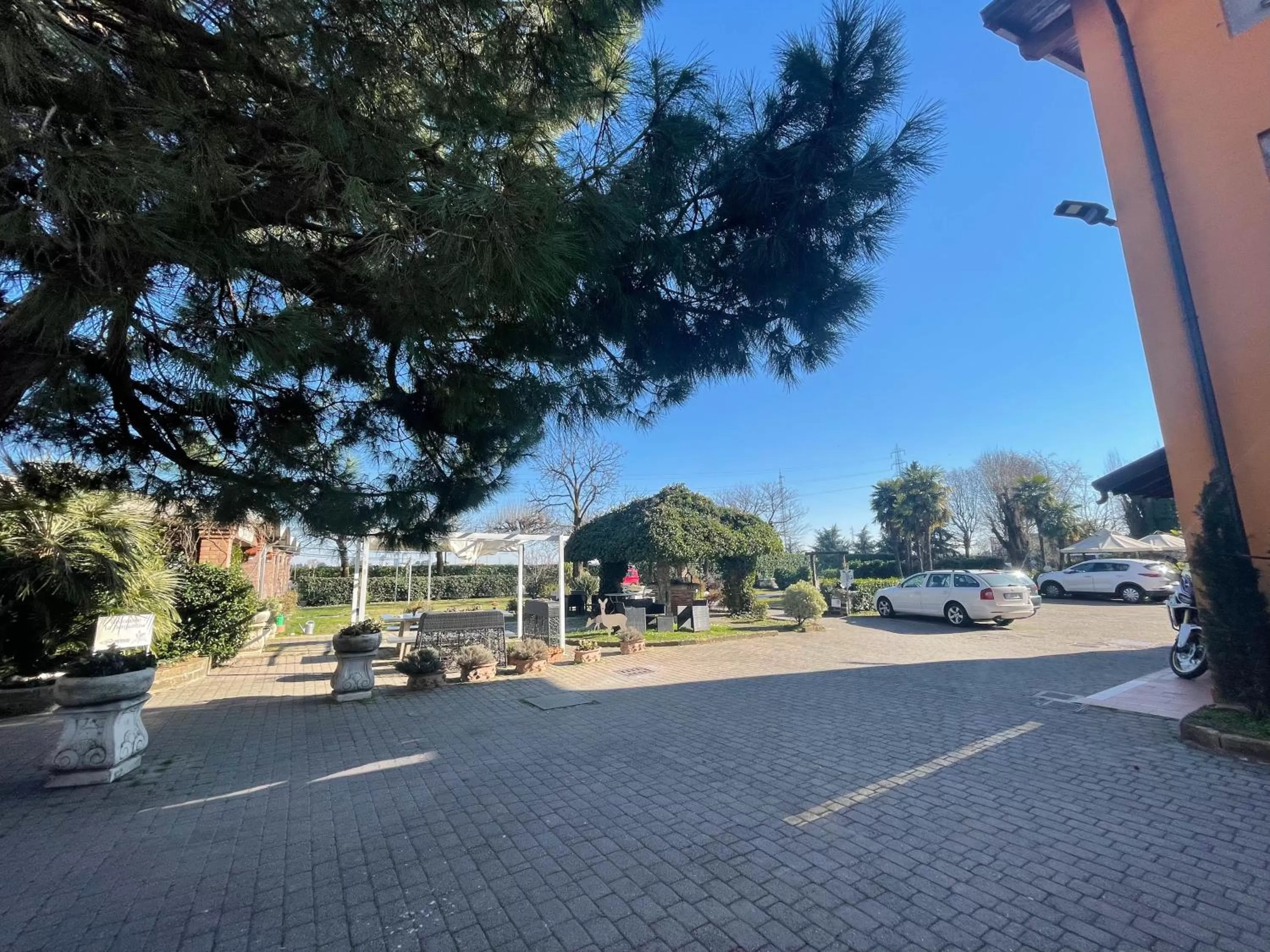 Parking in La Bergamina Hotel & Restaurant