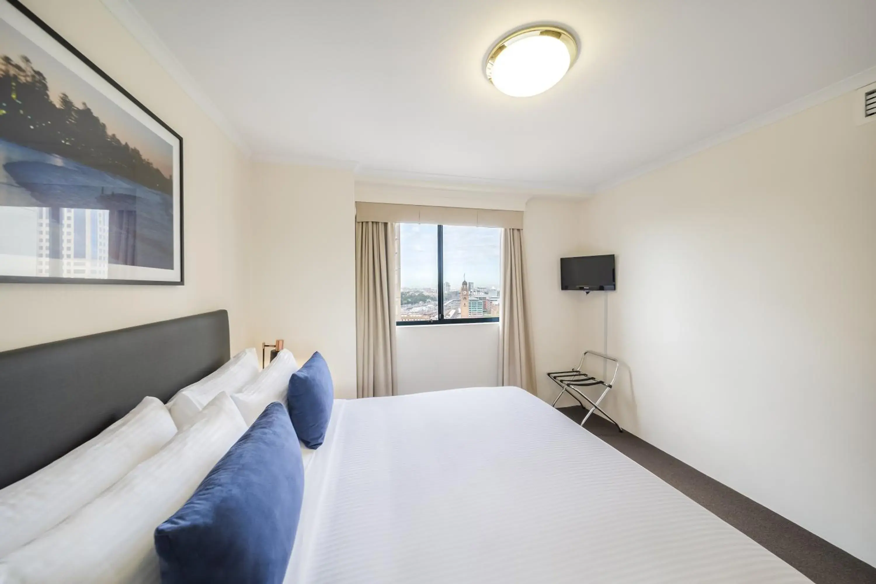 One-Bedroom Apartment in Oaks Sydney Castlereagh Suites One-Bedroom Apartment in Oaks Sydney Castlereagh Suites
