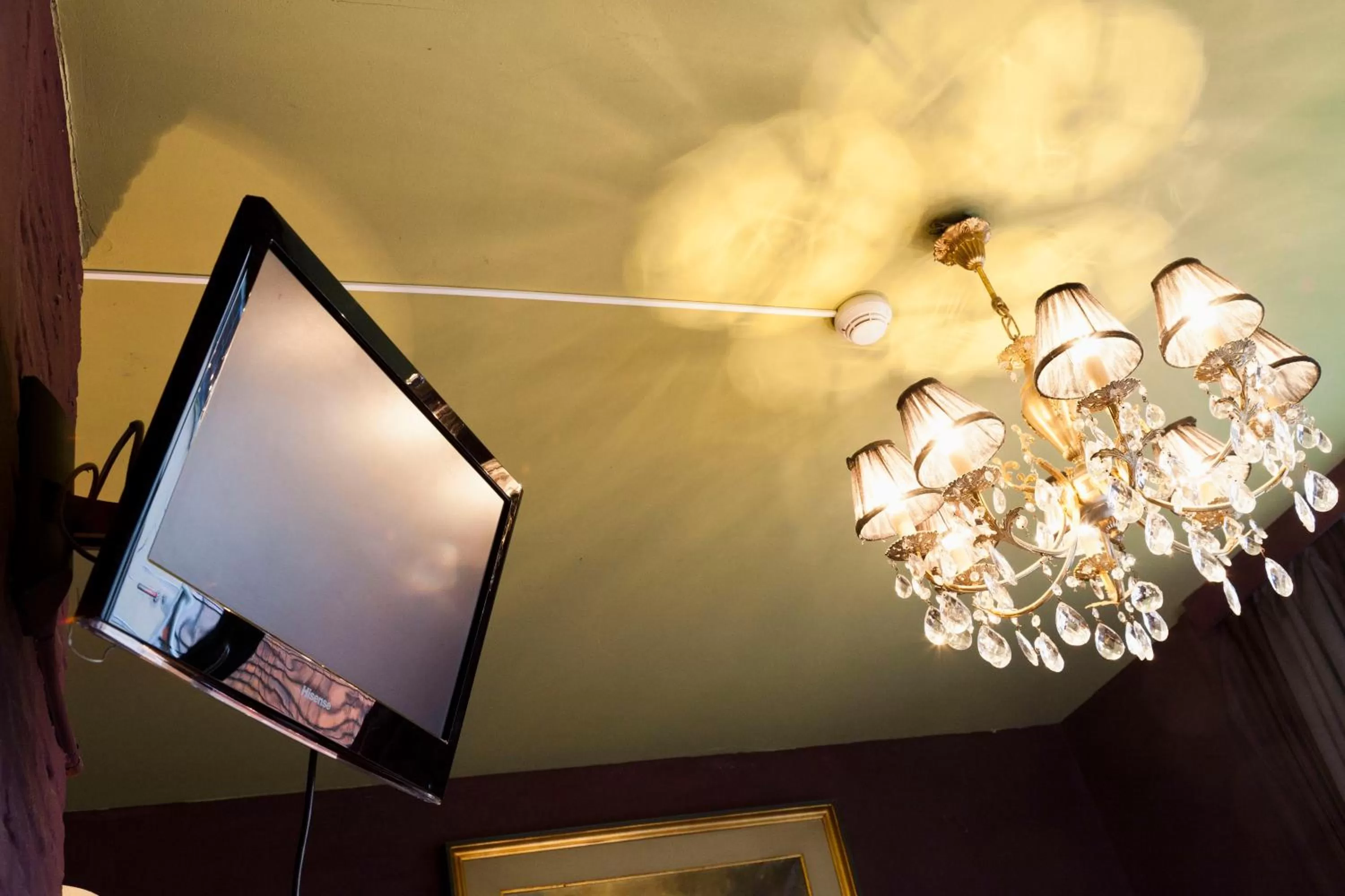 TV and multimedia in Hotel Diamonds and Pearls