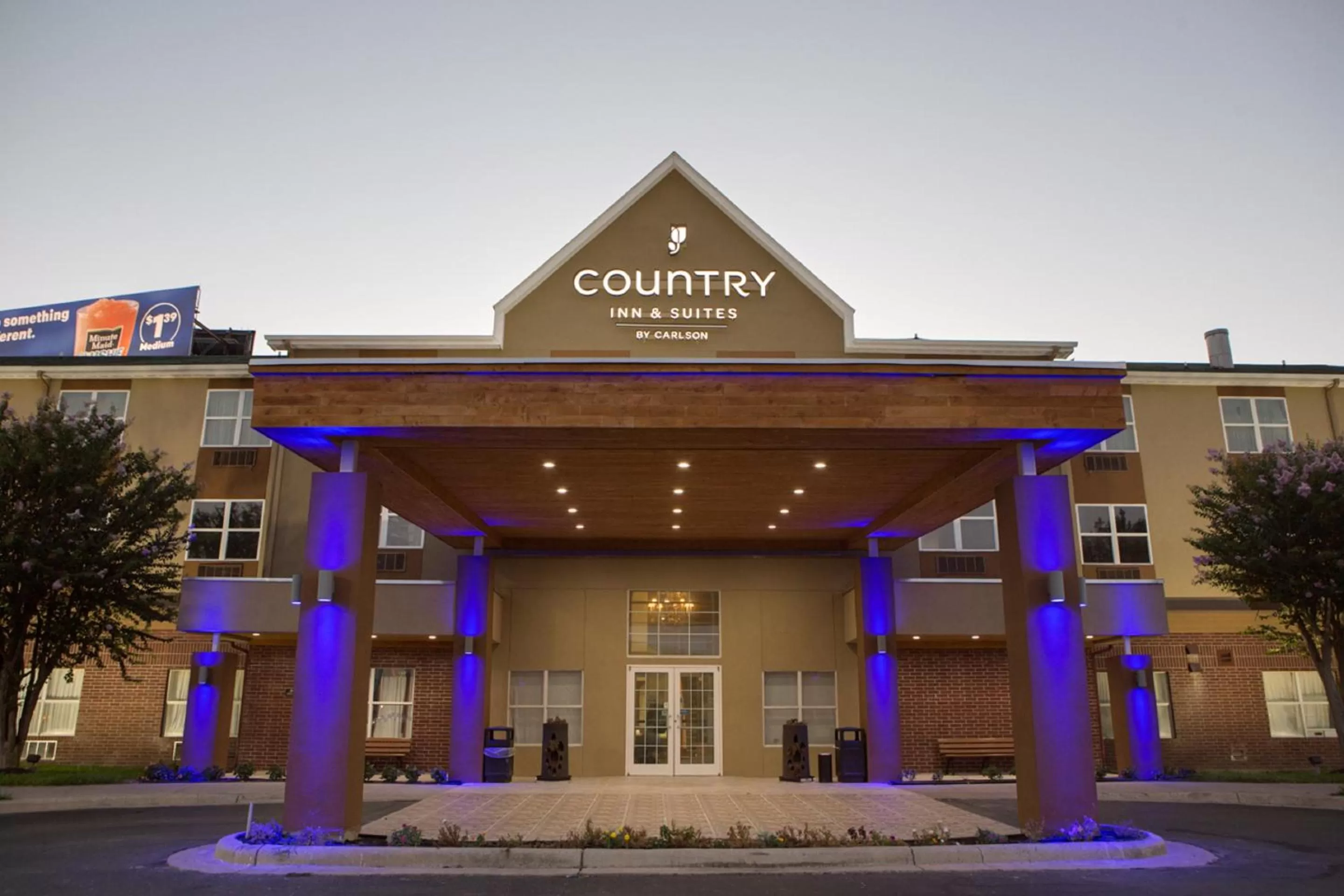 Facade/entrance in Country Inn & Suites by Radisson, Harlingen, TX