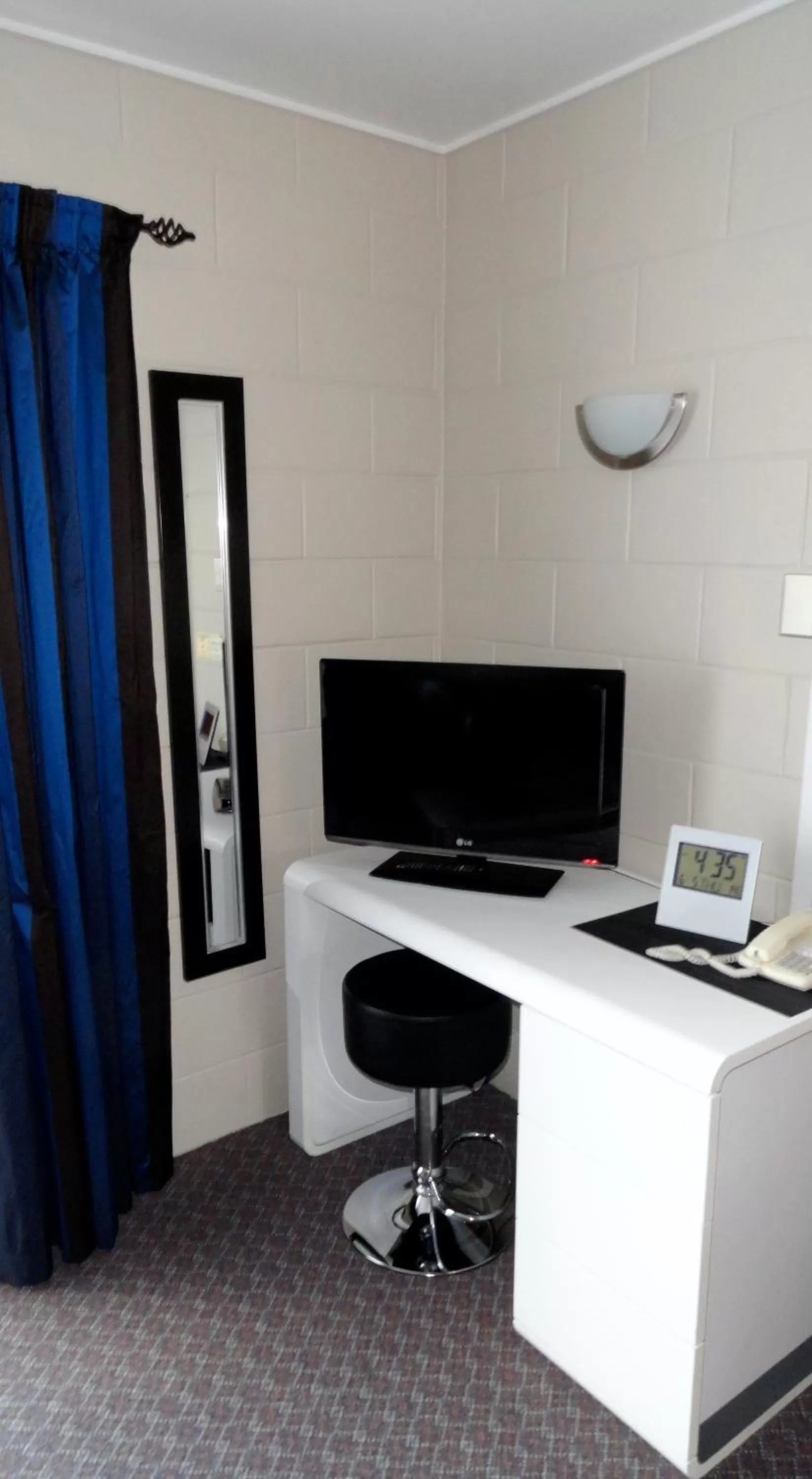 TV and multimedia, TV/Entertainment Center in Aarburg Airport Motel