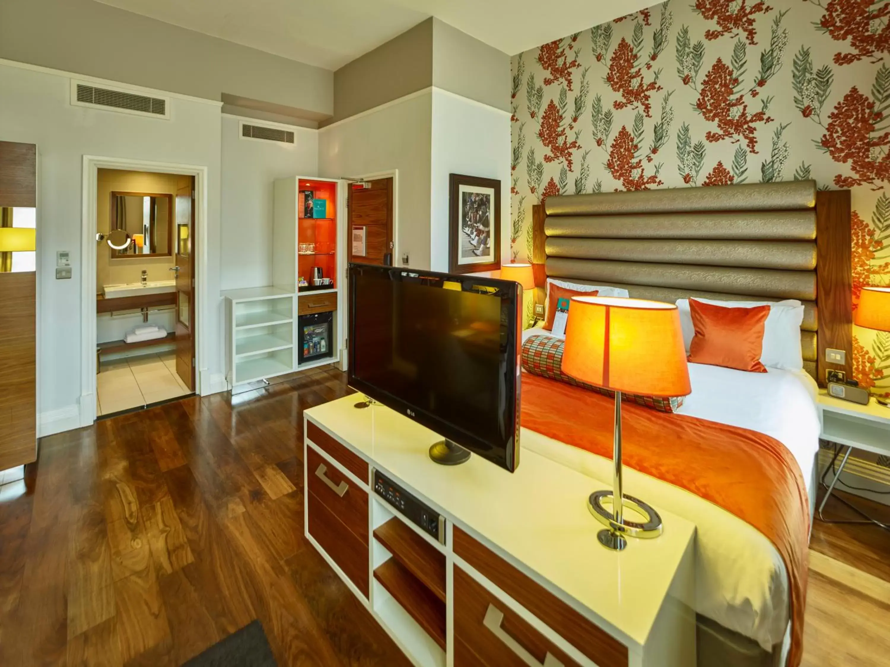 Premium King Room in Hotel Indigo Edinburgh by IHG Premium King Room in Hotel Indigo Edinburgh by IHG