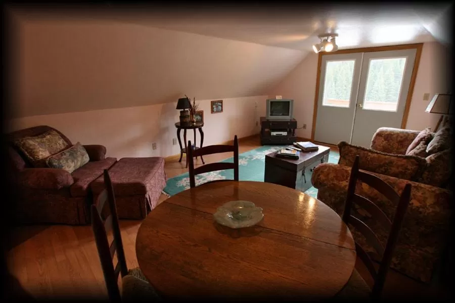 Living room in Alpine Motel of Cooke City
