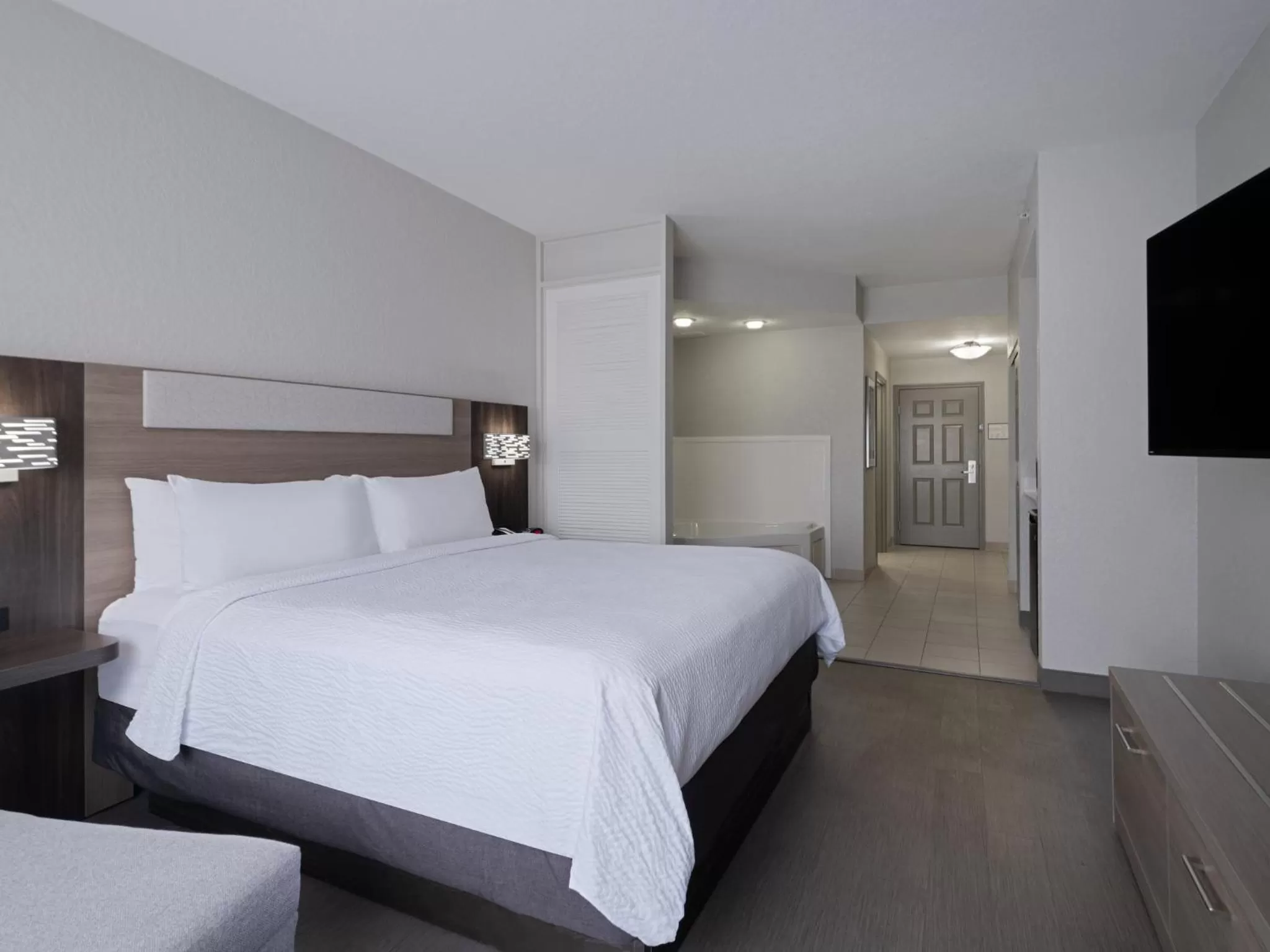 Photo of the whole room, Bed in Holiday Inn Express & Suites Lakeland North I-4 by IHG