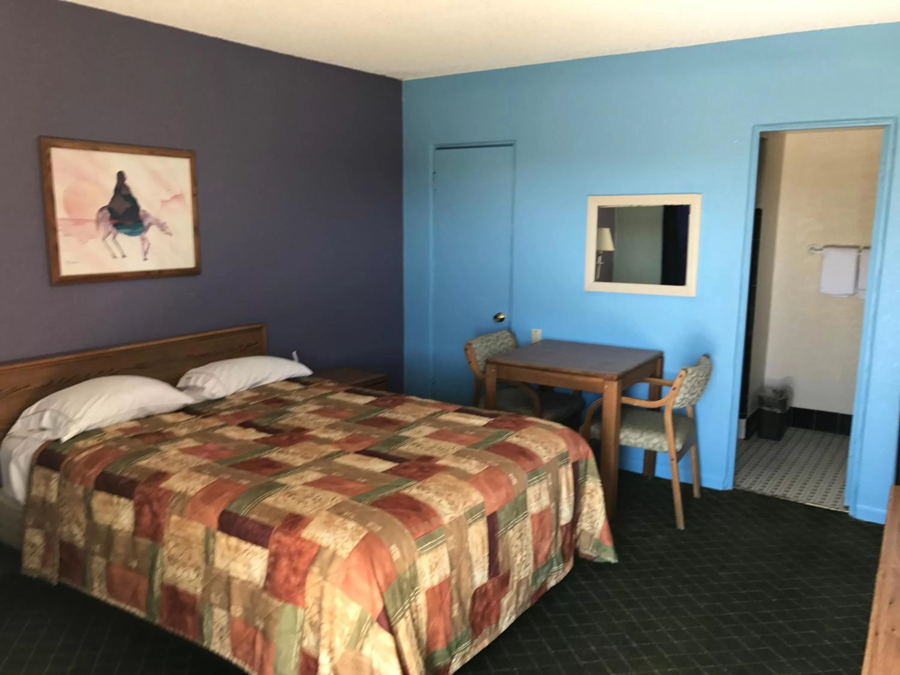 Bedroom, Bed in Western Inn Roswell