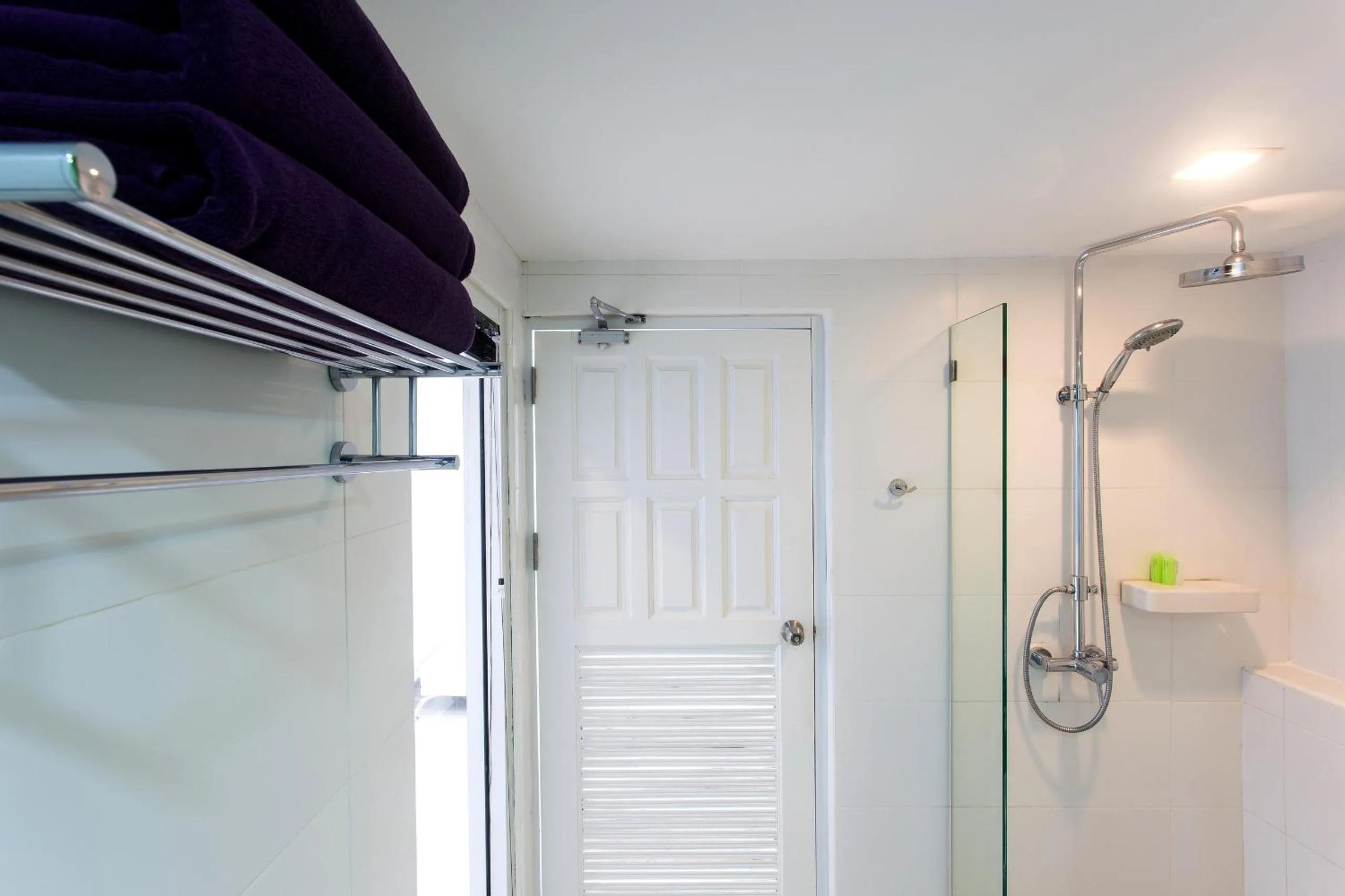 Shower in Samui Verticolor