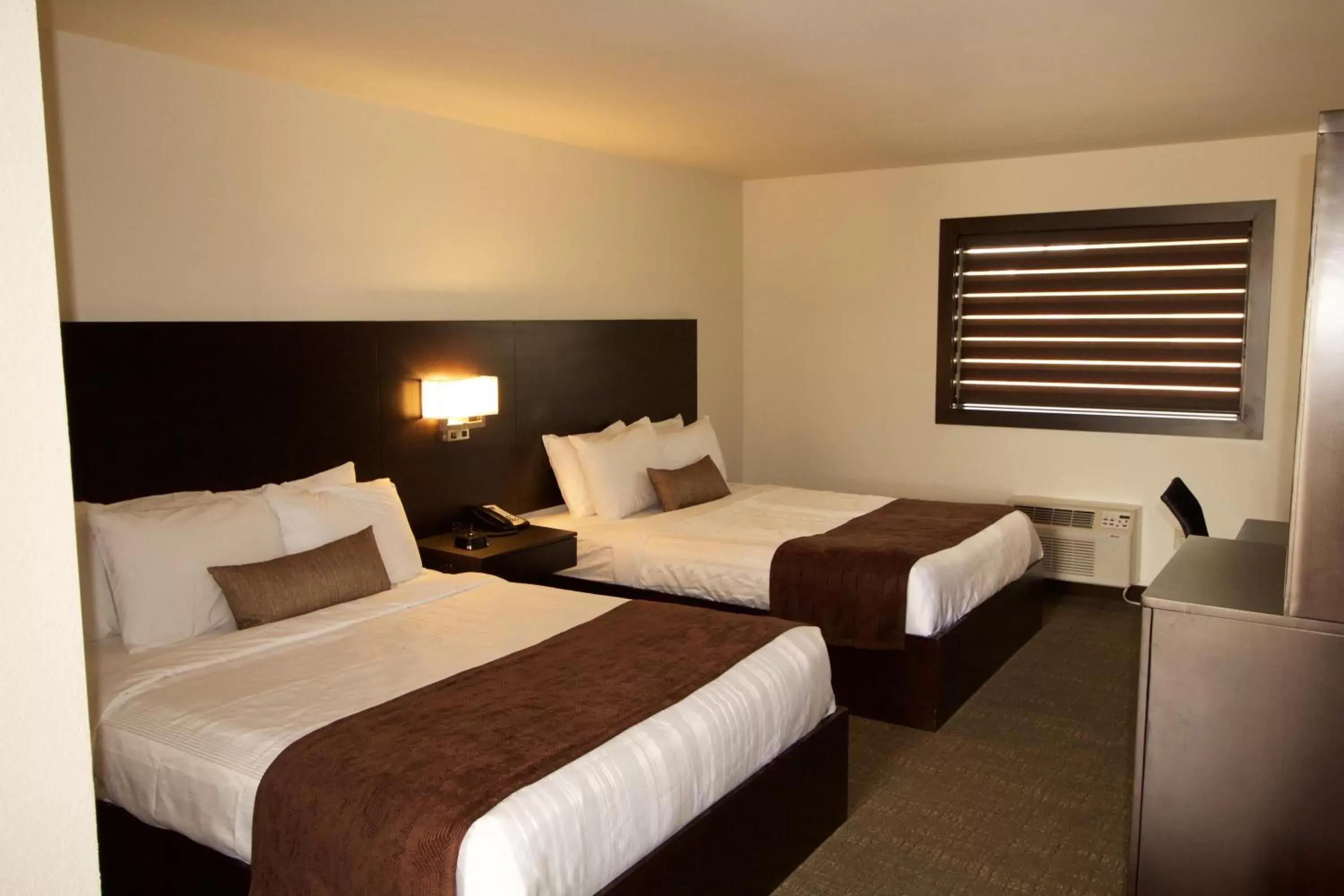 Standard Double Room in Boarders Inn & Suites by Cobblestone Hotels - Syracuse Standard Double Room in Boarders Inn & Suites by Cobblestone Hotels - Syracuse