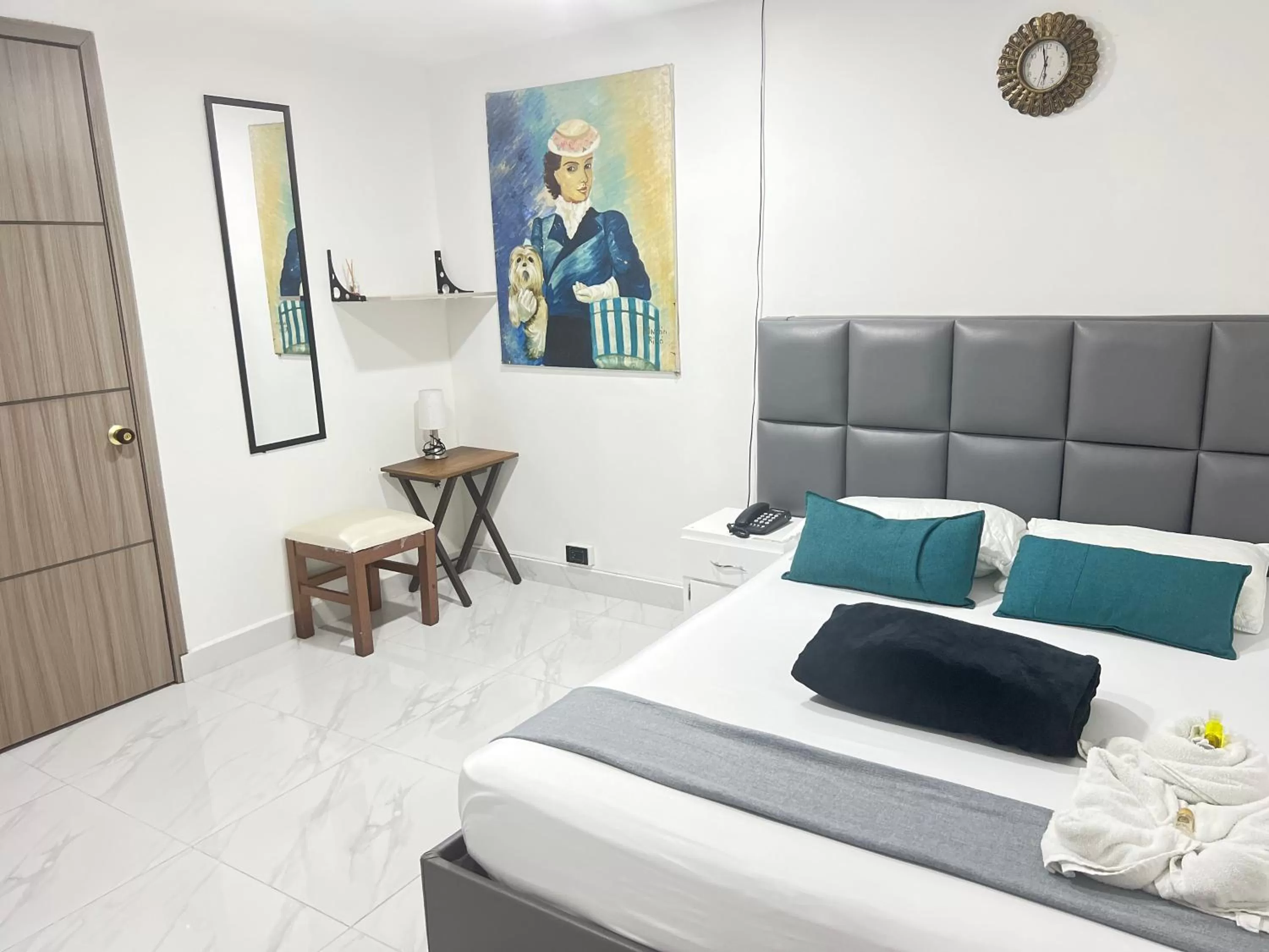 Photo of the whole room, Bed in La Forêt de Café Hotel