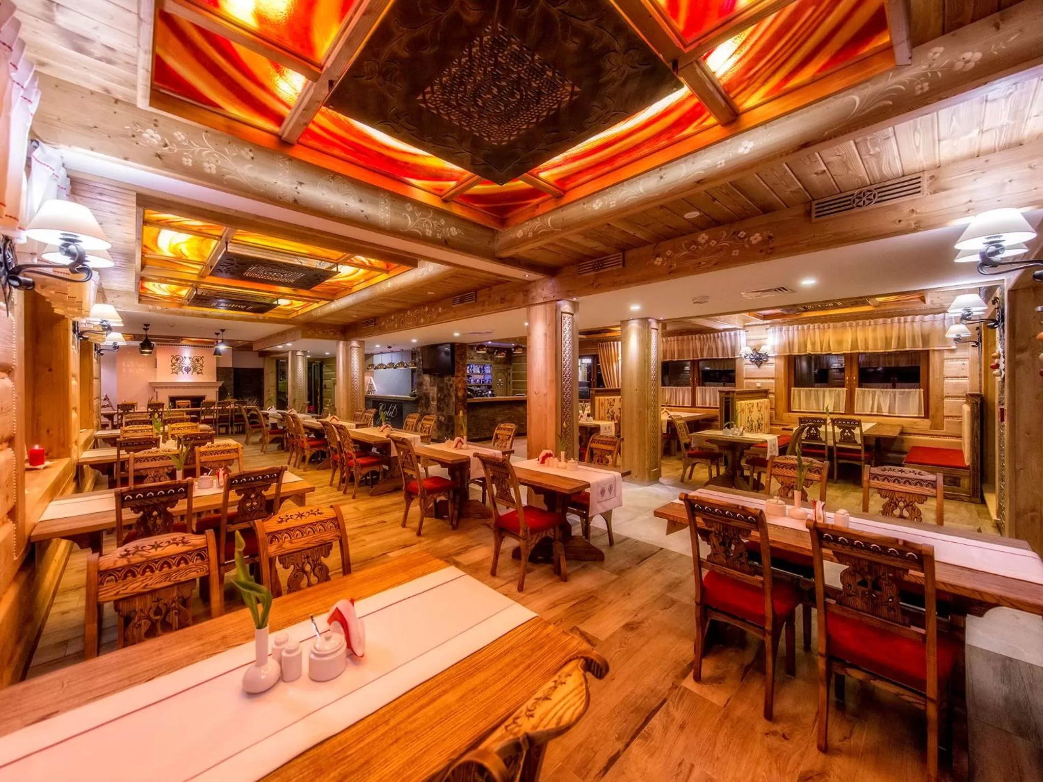 Restaurant/places to eat in Gold Hotel