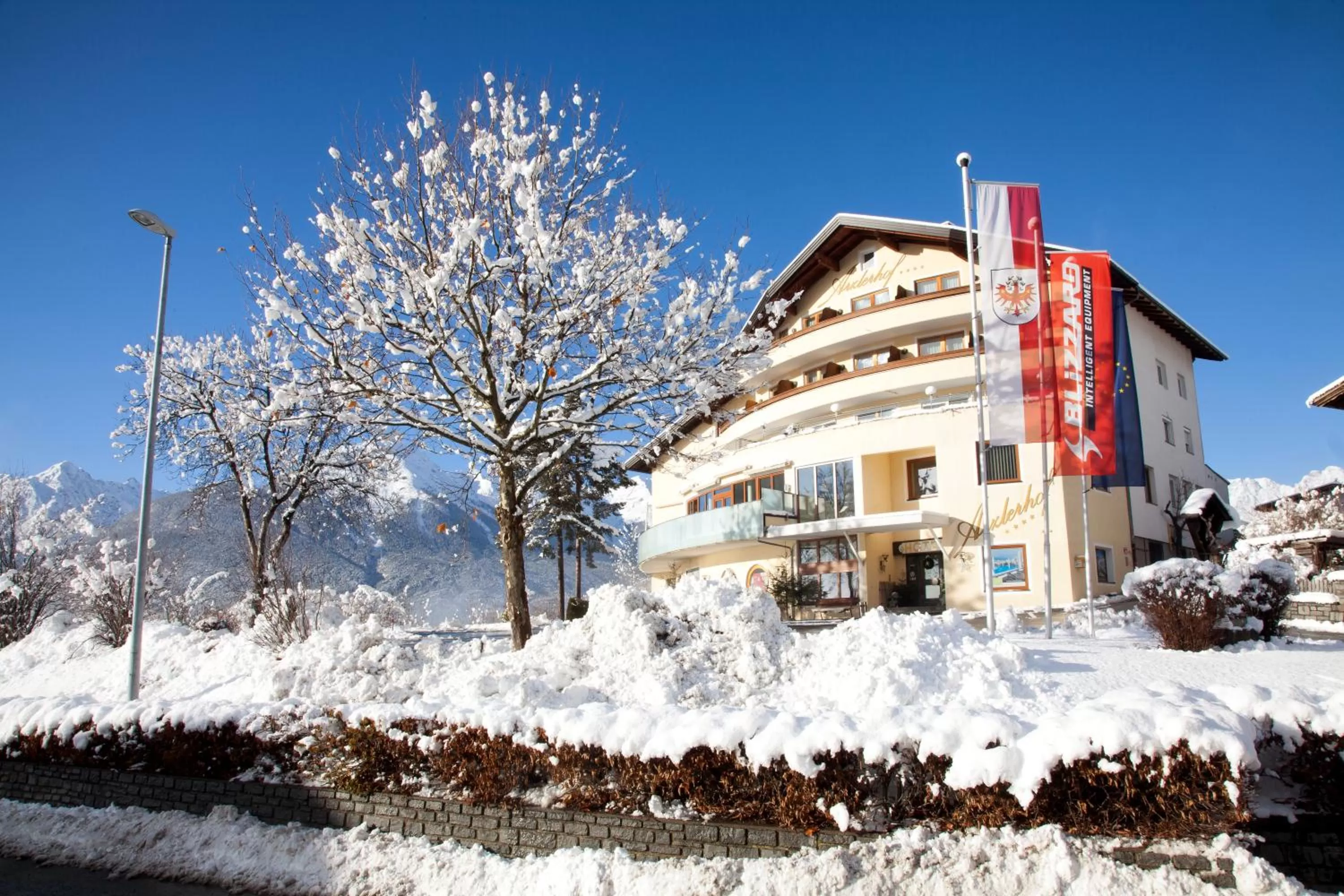 Facade/entrance, Winter in Hotel Arzlerhof