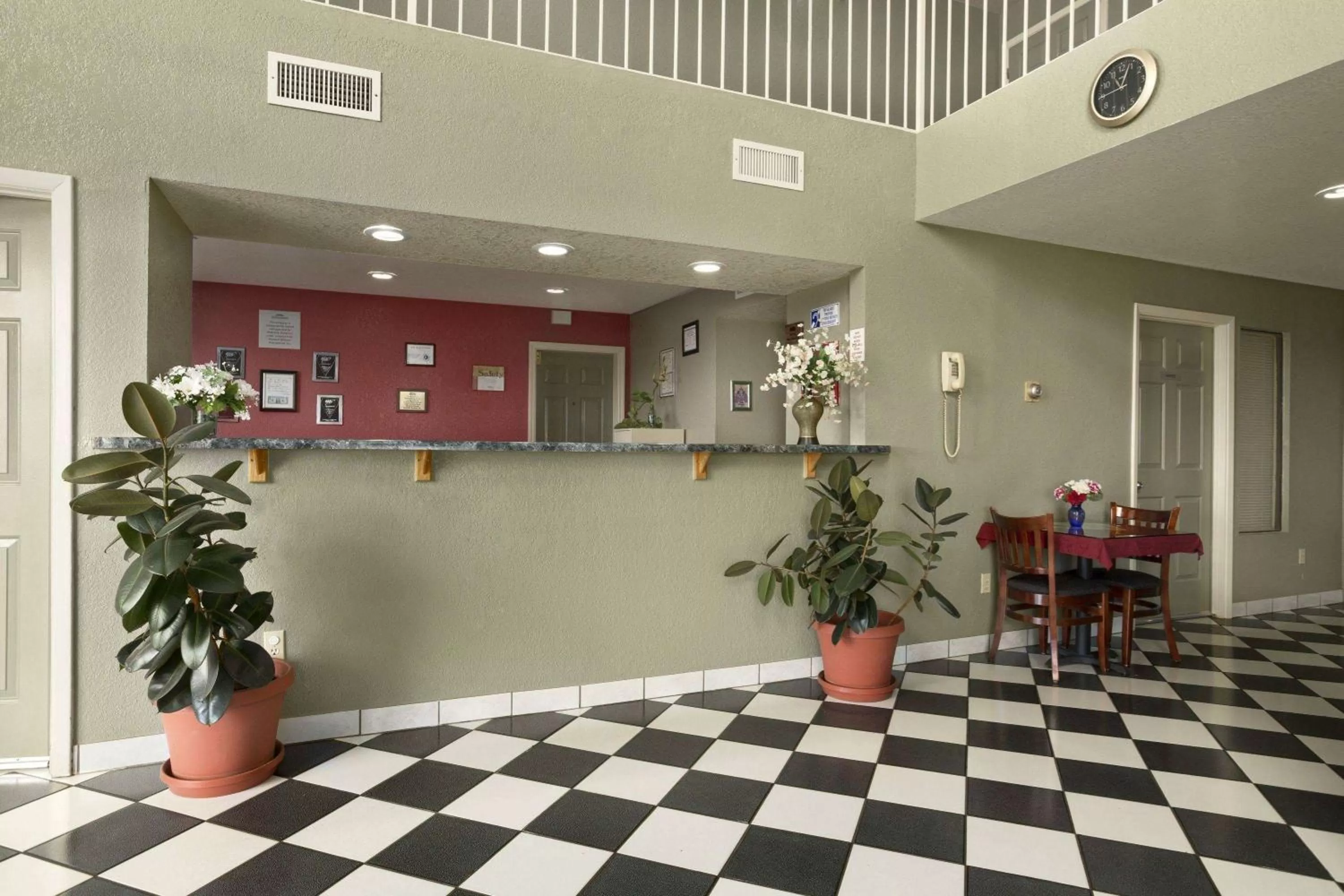 Lobby or reception in Howard Johnson by Wyndham Holbrook