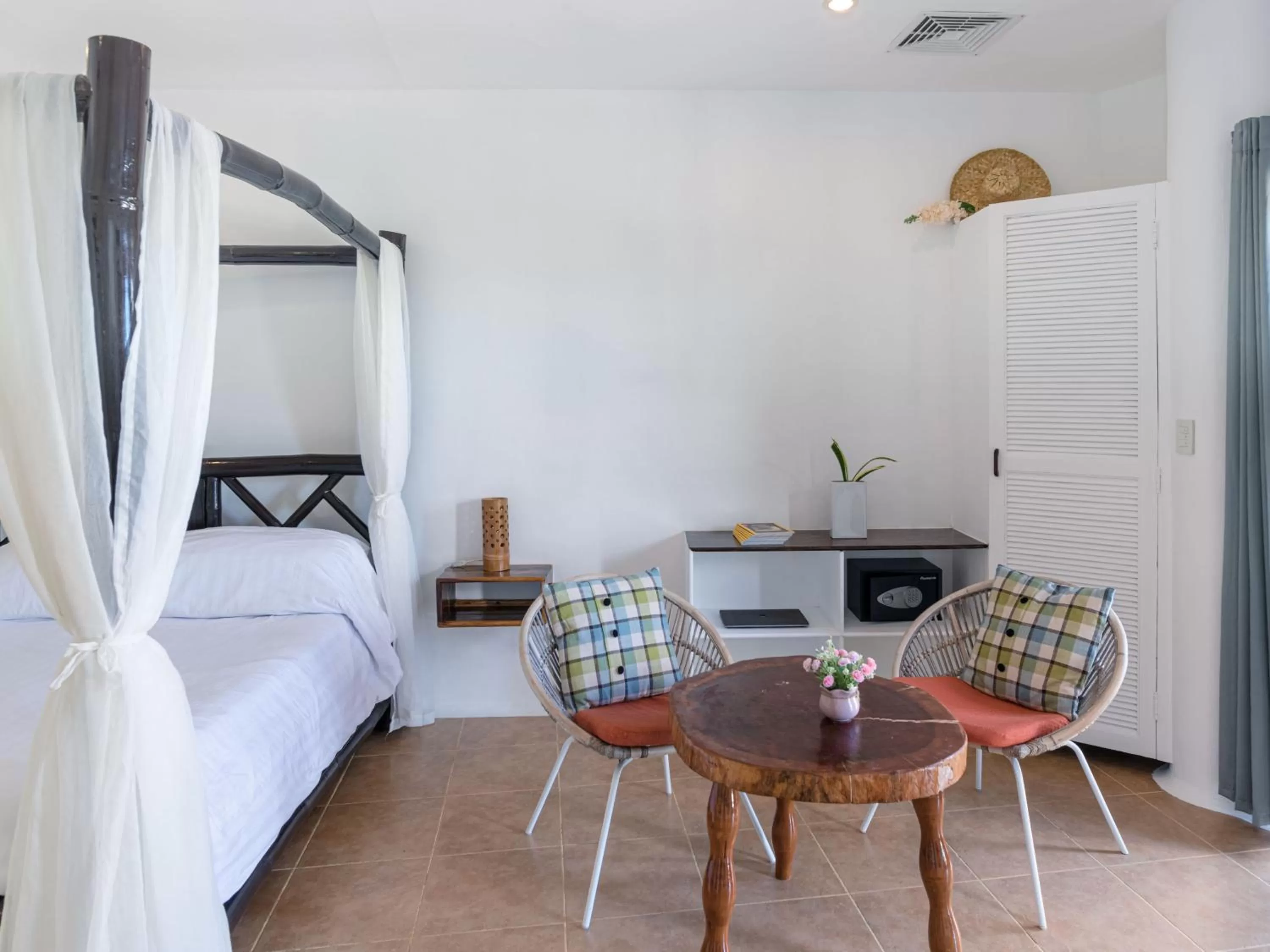 Seating area, Bed in Granada Beach Resort - Adults Only